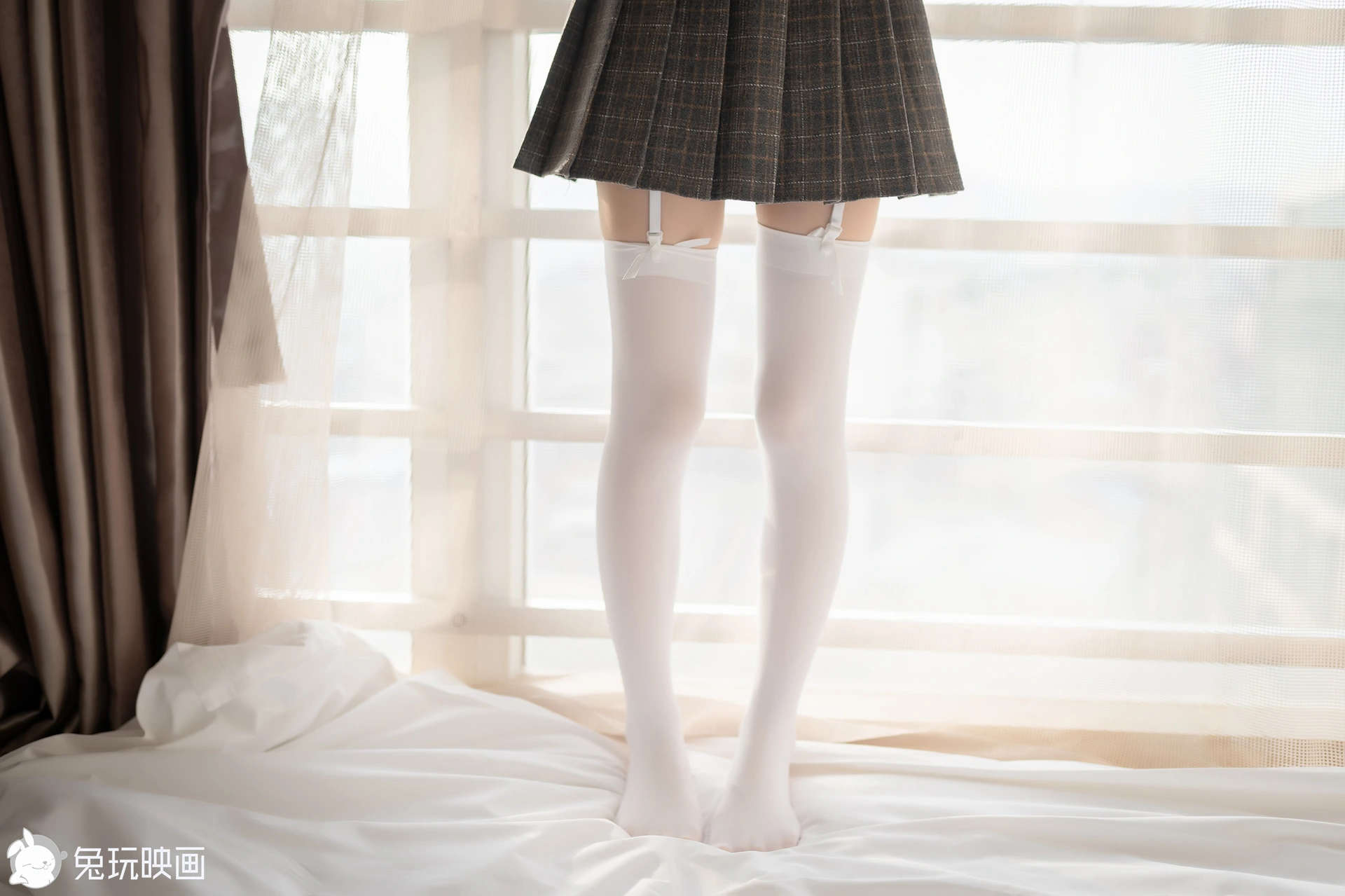 C43.007 吊带白丝袜 [40P-65MB]