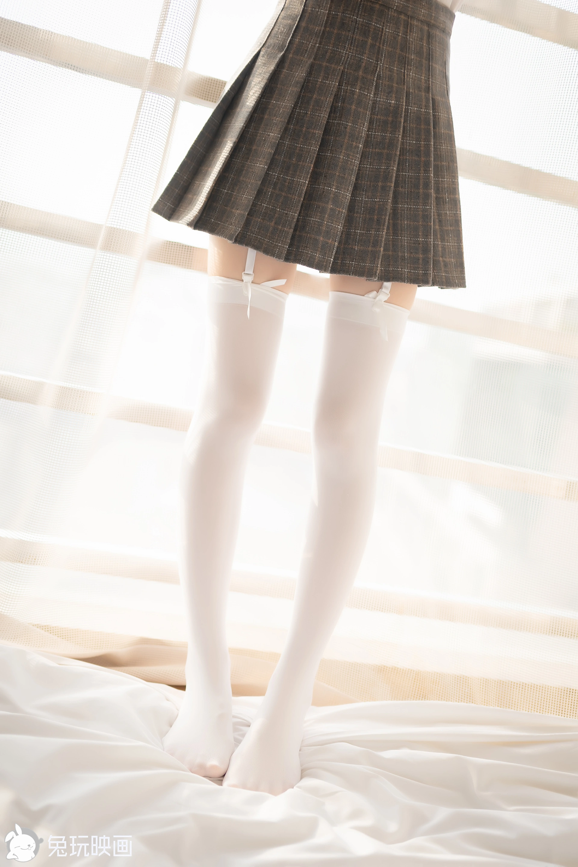 C43.007 吊带白丝袜 [40P-65MB]