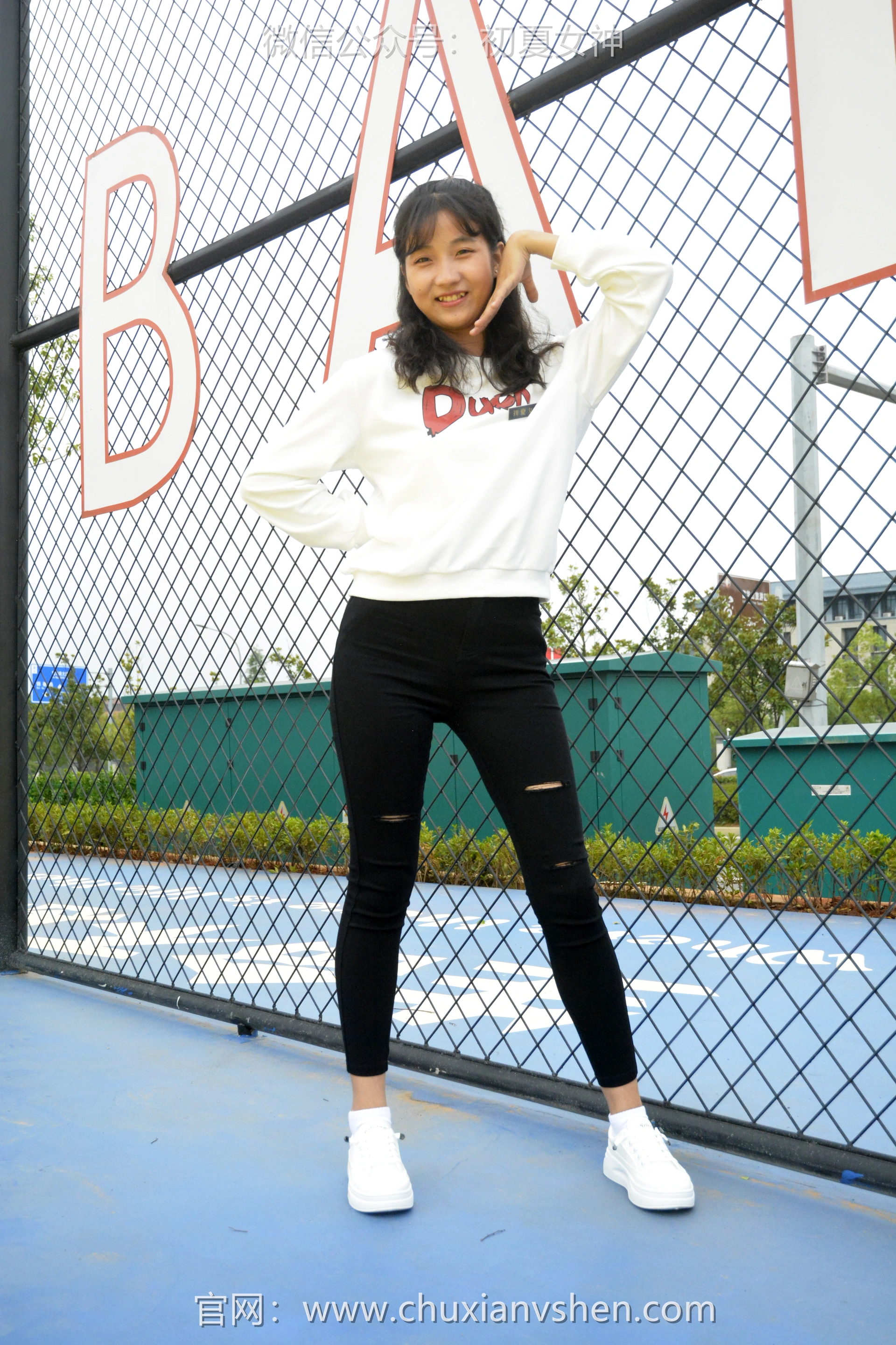 初夏女神 NO.082 点点 休闲卫衣[150P+1V／5.26GB]