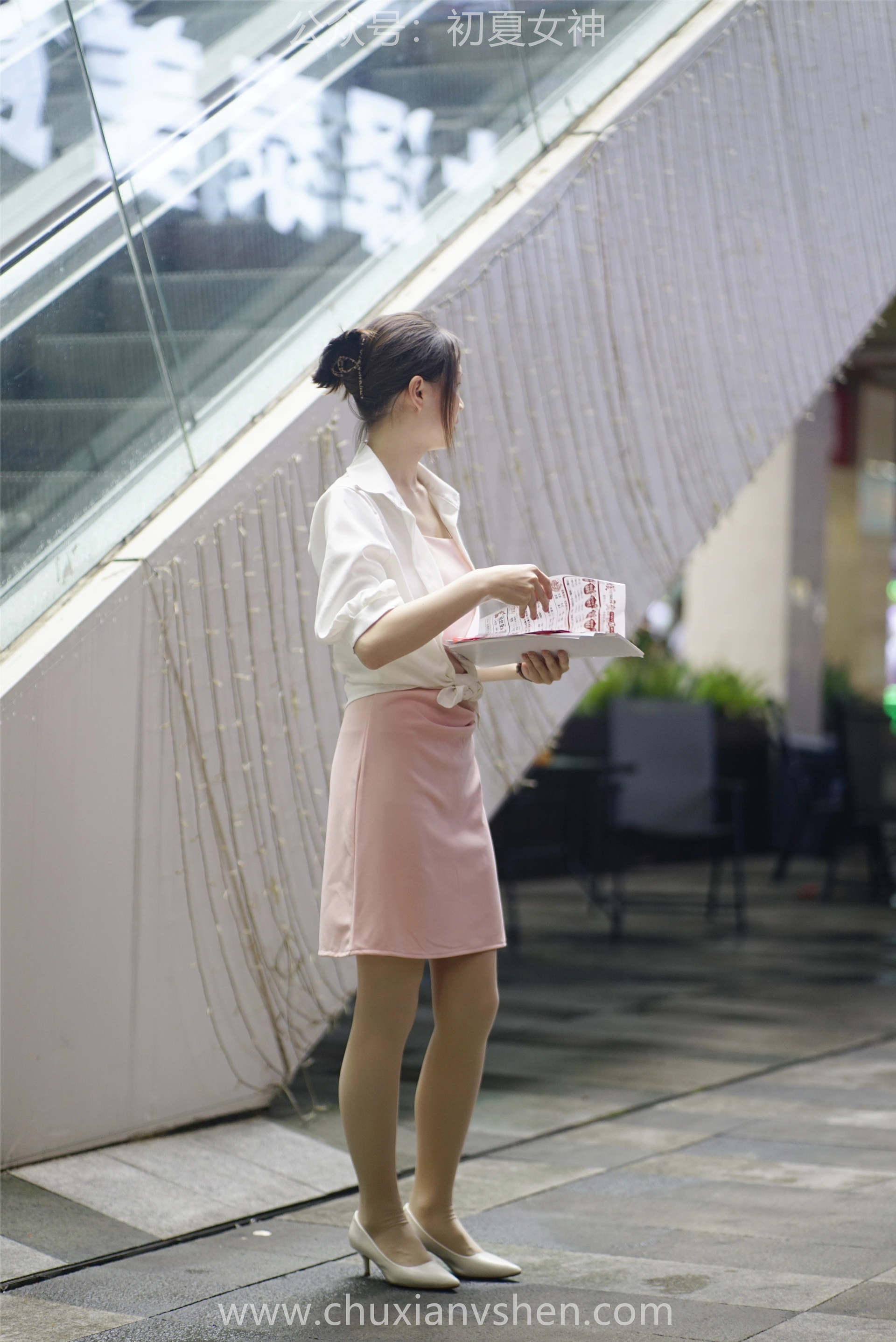 初夏女神 NO.066 大发 周末兼职[226P+1V／7.36GB]