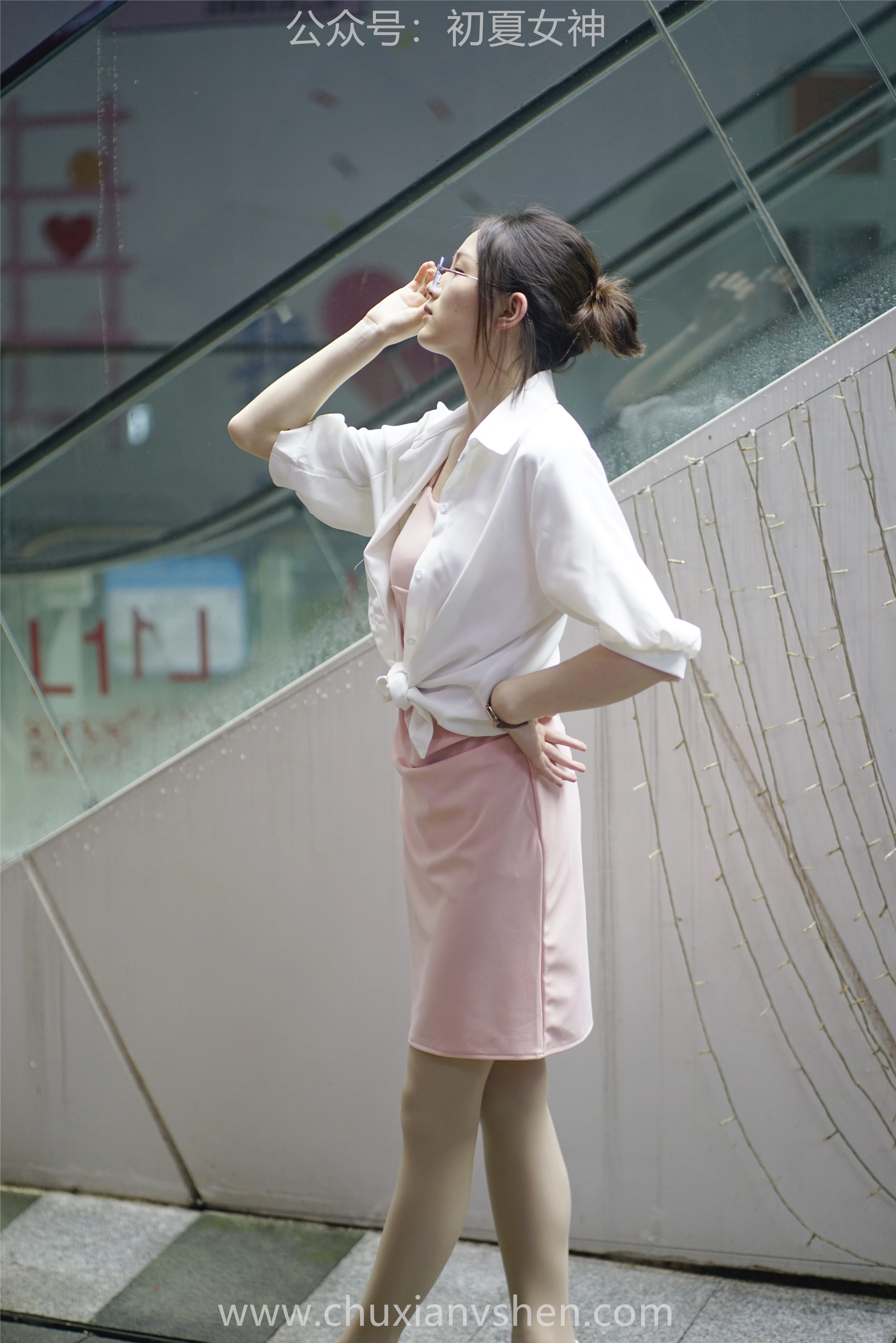 初夏女神 NO.066 大发 周末兼职[226P+1V／7.36GB]