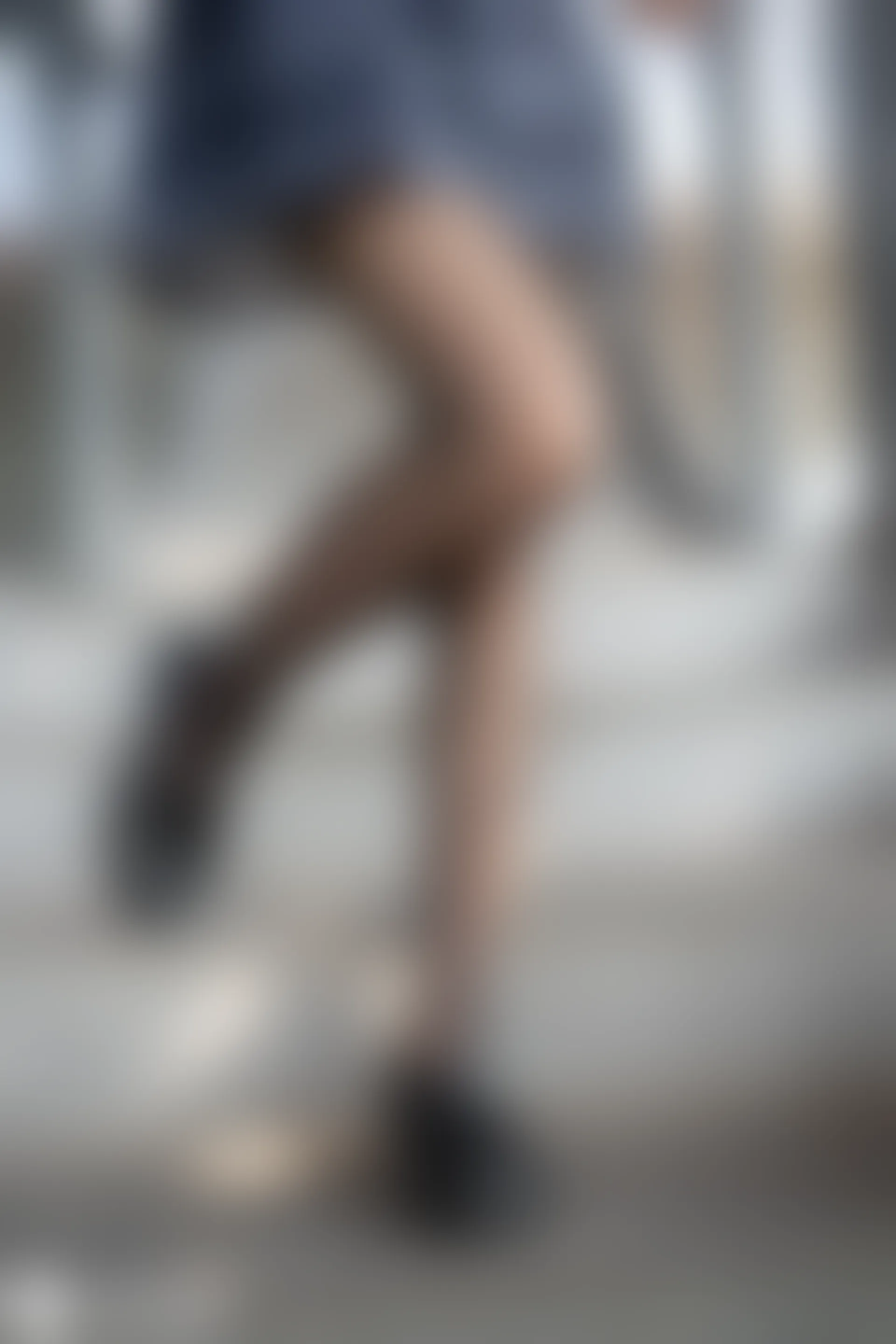 D53.007 楼梯上的黑丝 [40P-112MB]