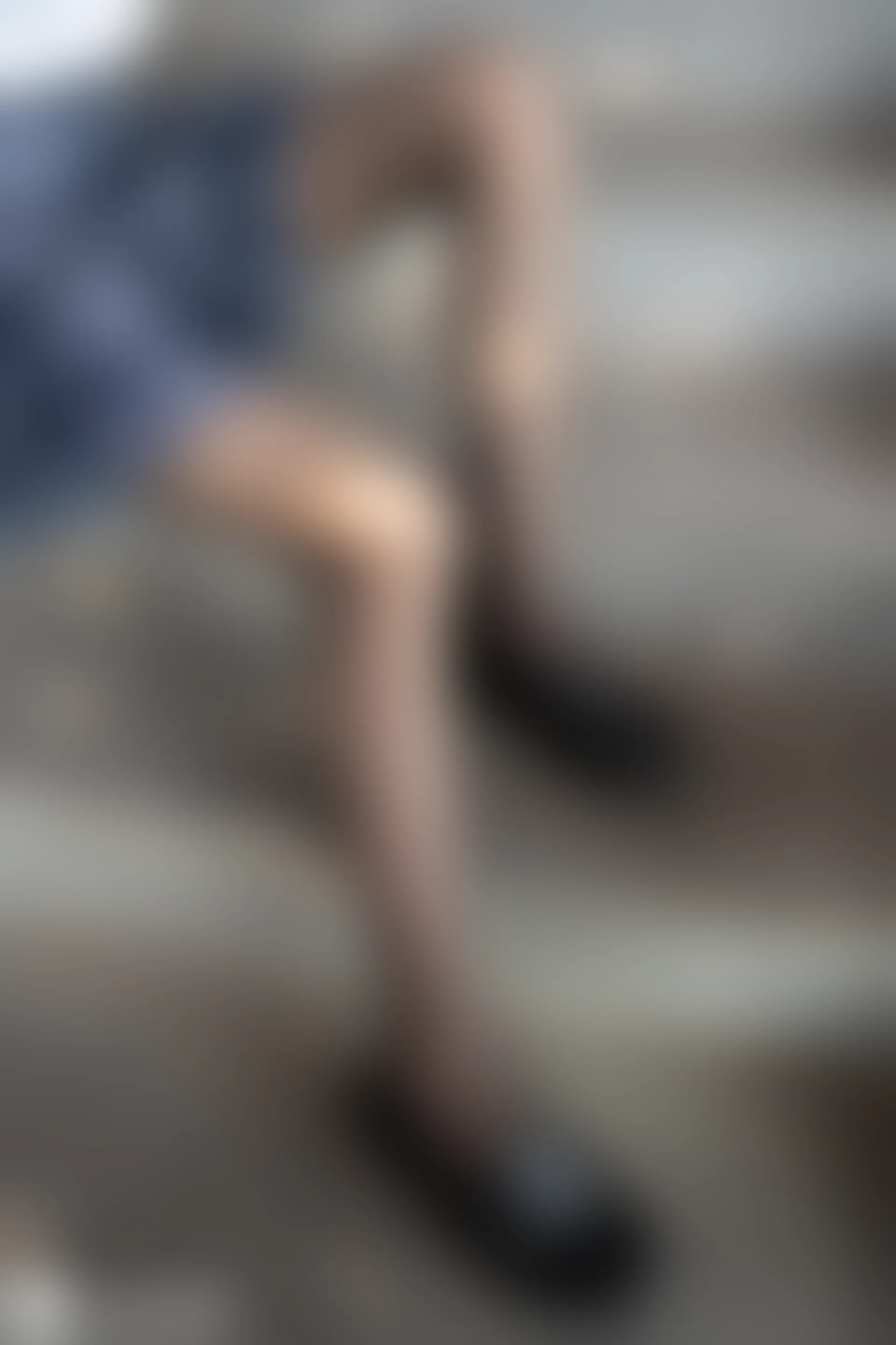 D53.007 楼梯上的黑丝 [40P-112MB]