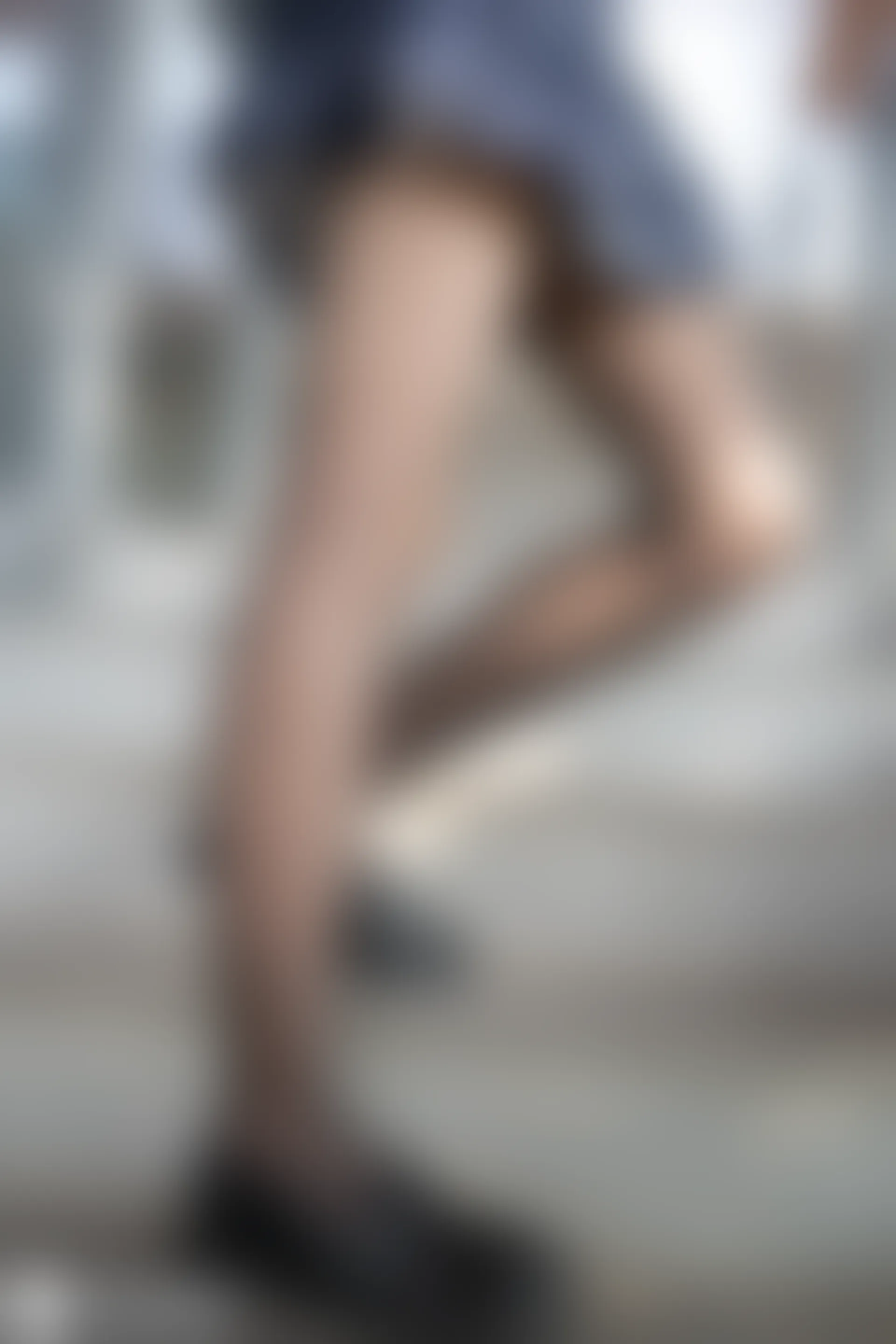 D53.007 楼梯上的黑丝 [40P-112MB]
