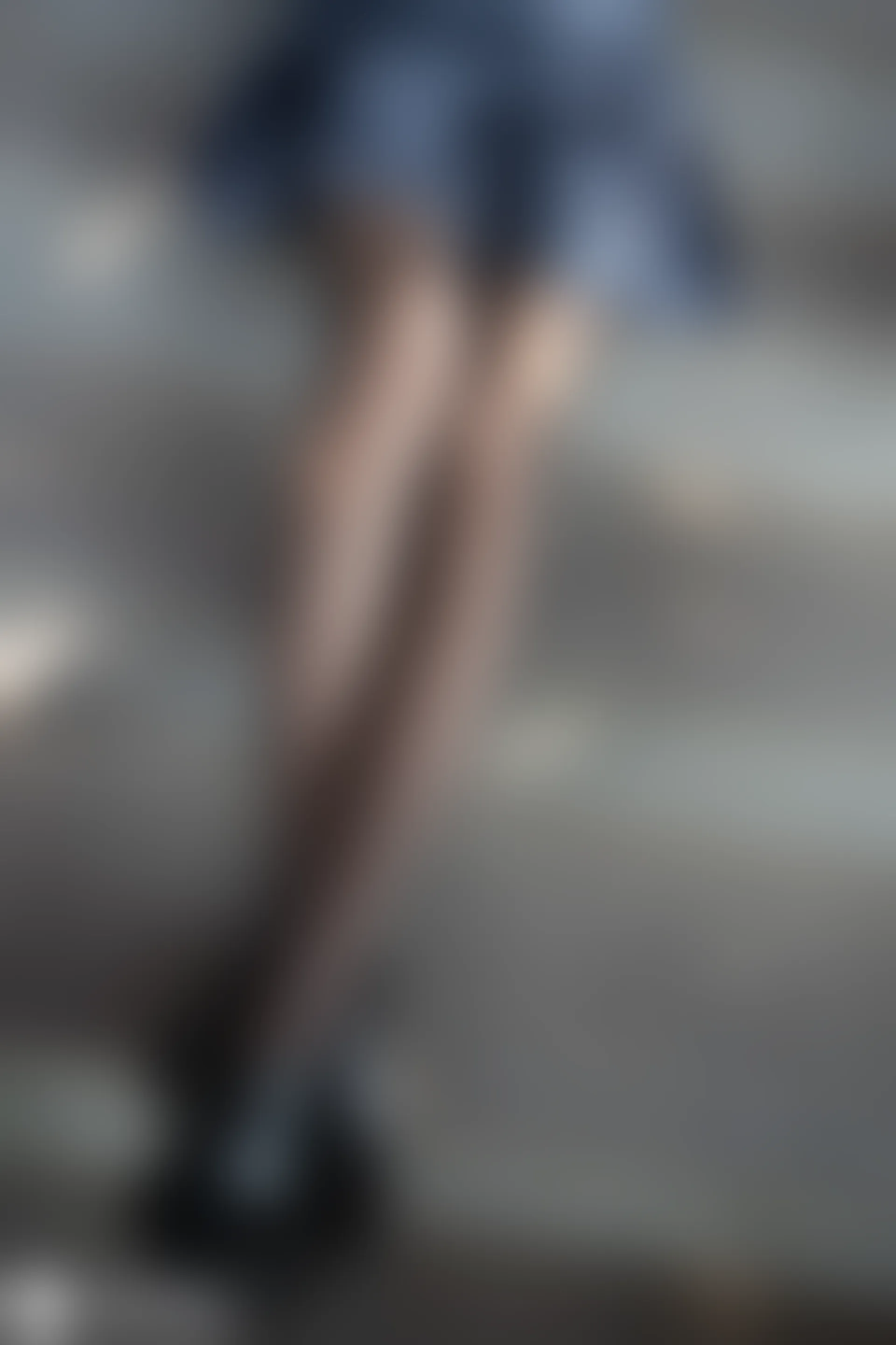 D53.007 楼梯上的黑丝 [40P-112MB]