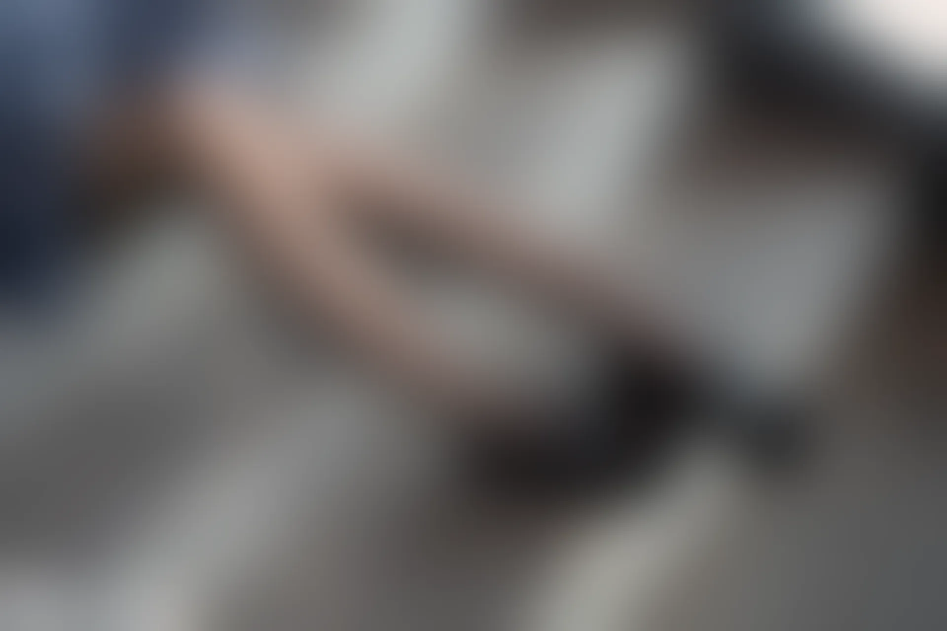 D53.007 楼梯上的黑丝 [40P-112MB]