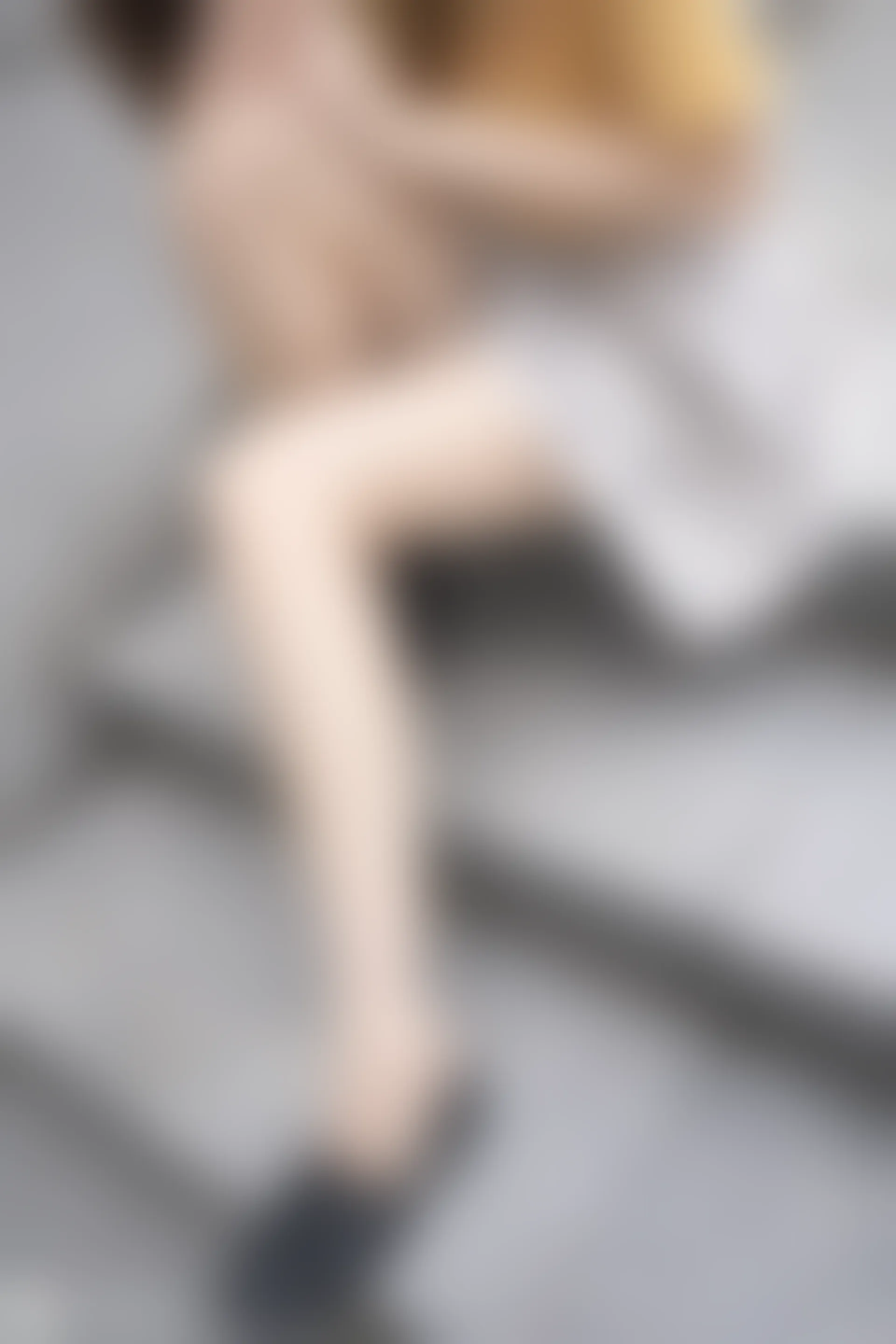 C19.004 楼梯上的果腿格裙 [40P-96MB]