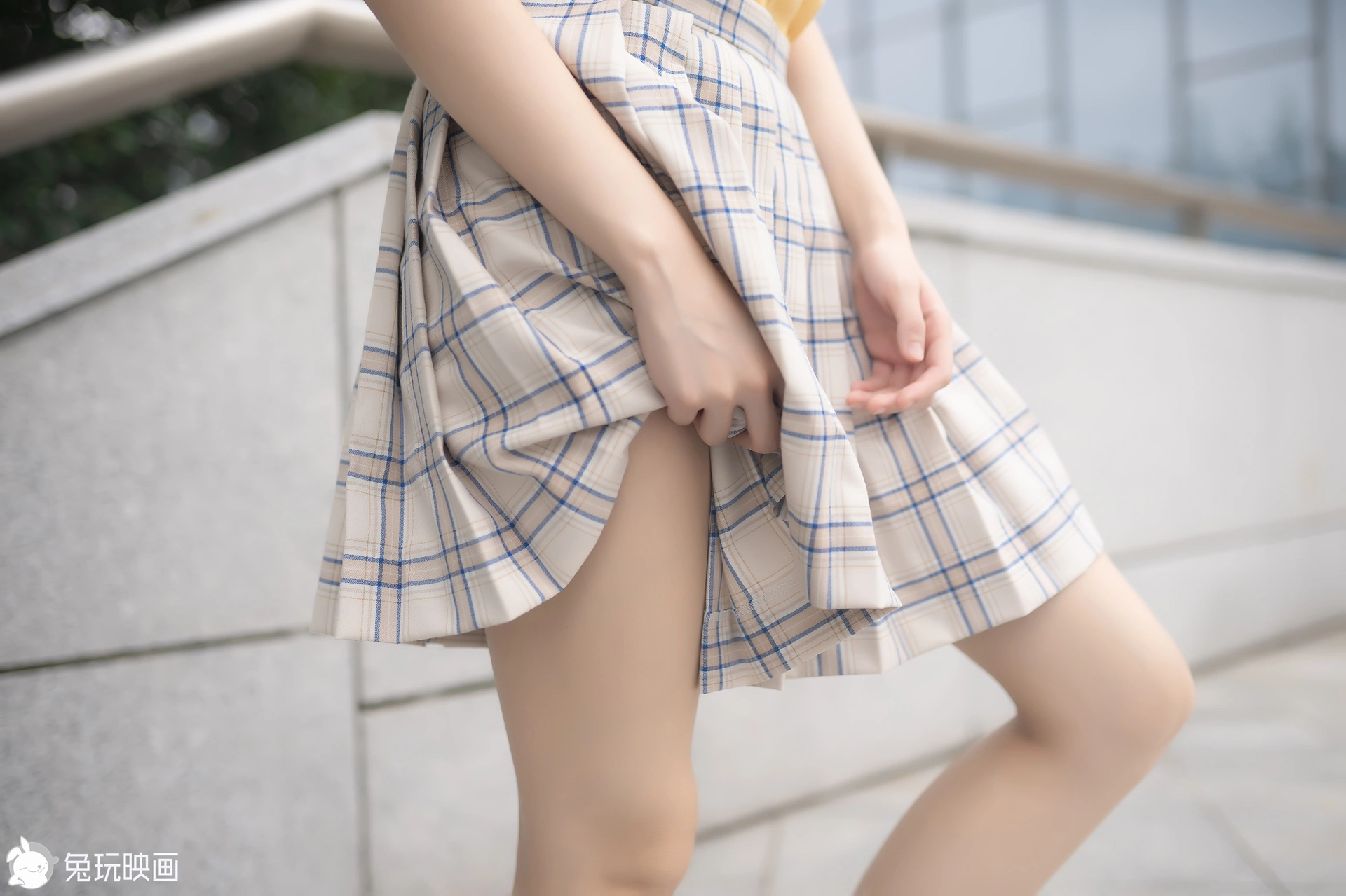 C19.004 楼梯上的果腿格裙 [40P-96MB]