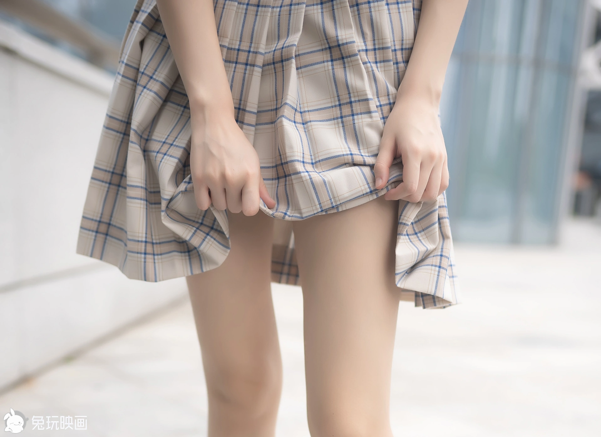 C19.004 楼梯上的果腿格裙 [40P-96MB]