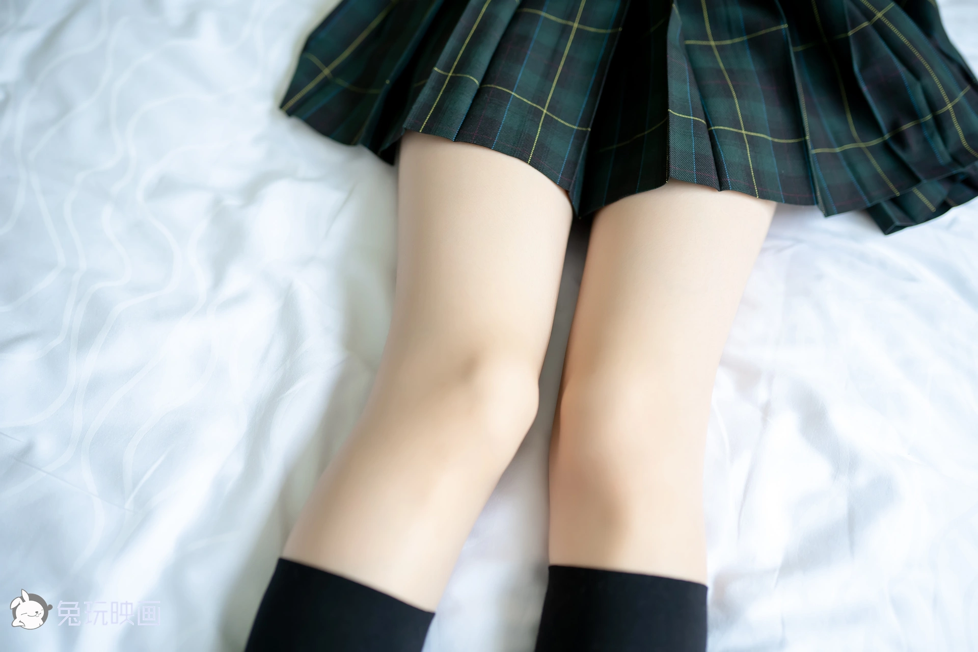C02.007 在床上打滚 [43P-80MB]