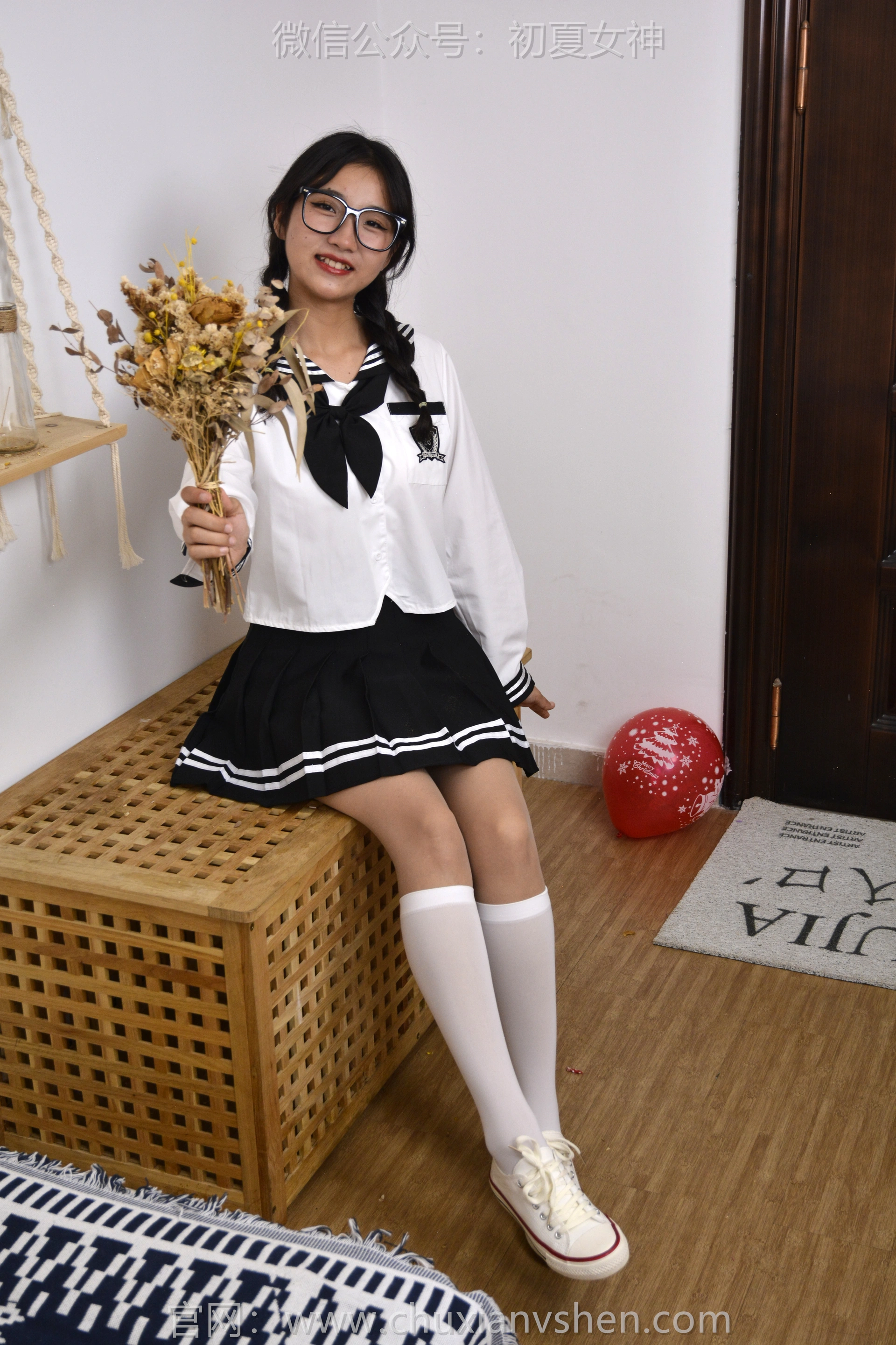 初夏女神 NO.112 点点 黑白海军服[140P+1V／3.56GB]
