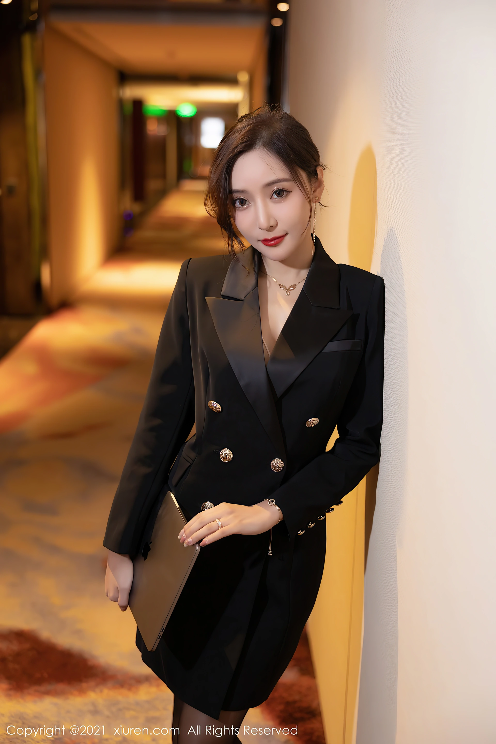 XiuRen秀人网 2021.12.02 No.4293 王馨瑶yanni 黑丝美腿[82+1P 779MB]