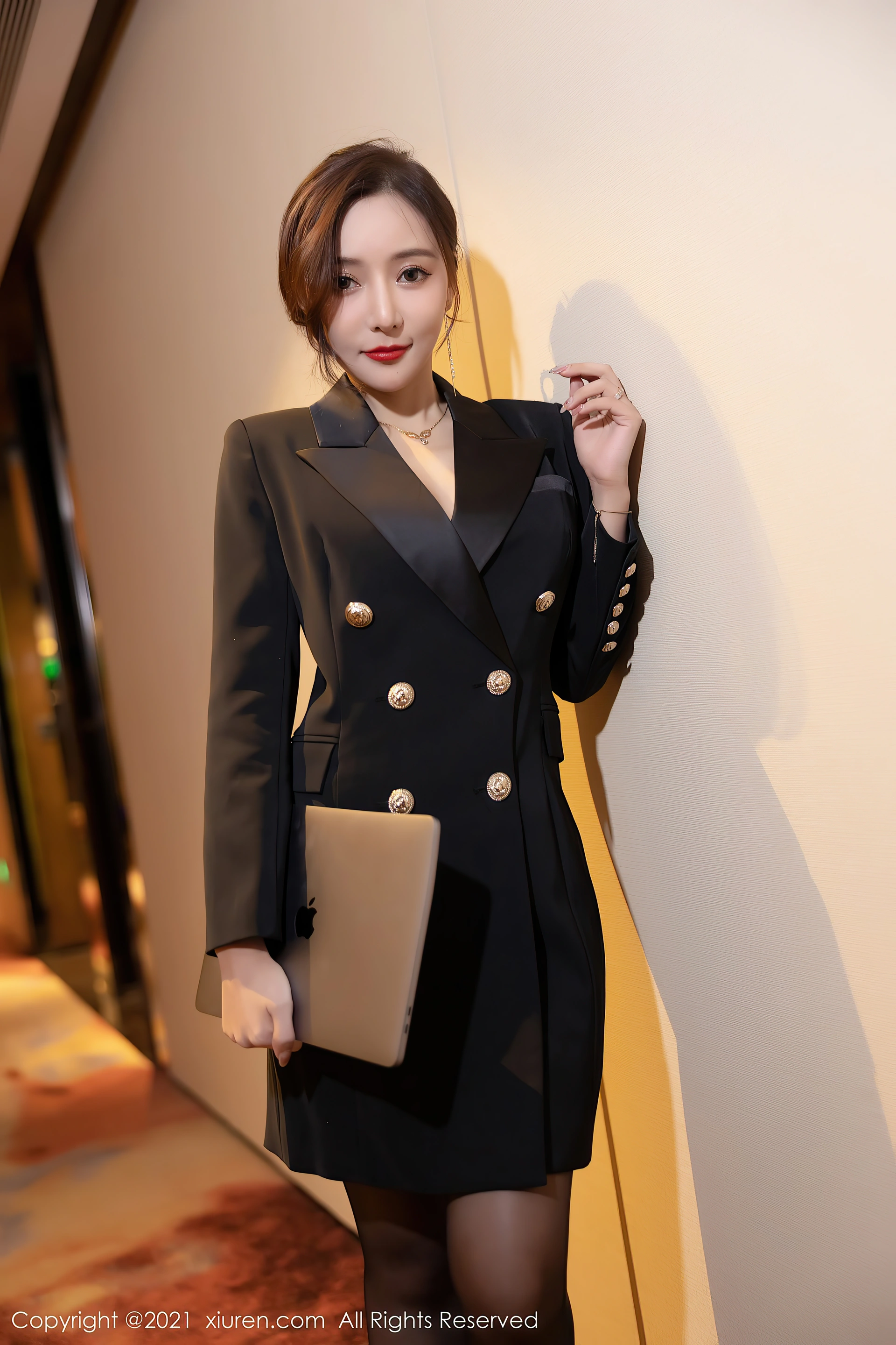 XiuRen秀人网 2021.12.02 No.4293 王馨瑶yanni 黑丝美腿[82+1P 779MB]