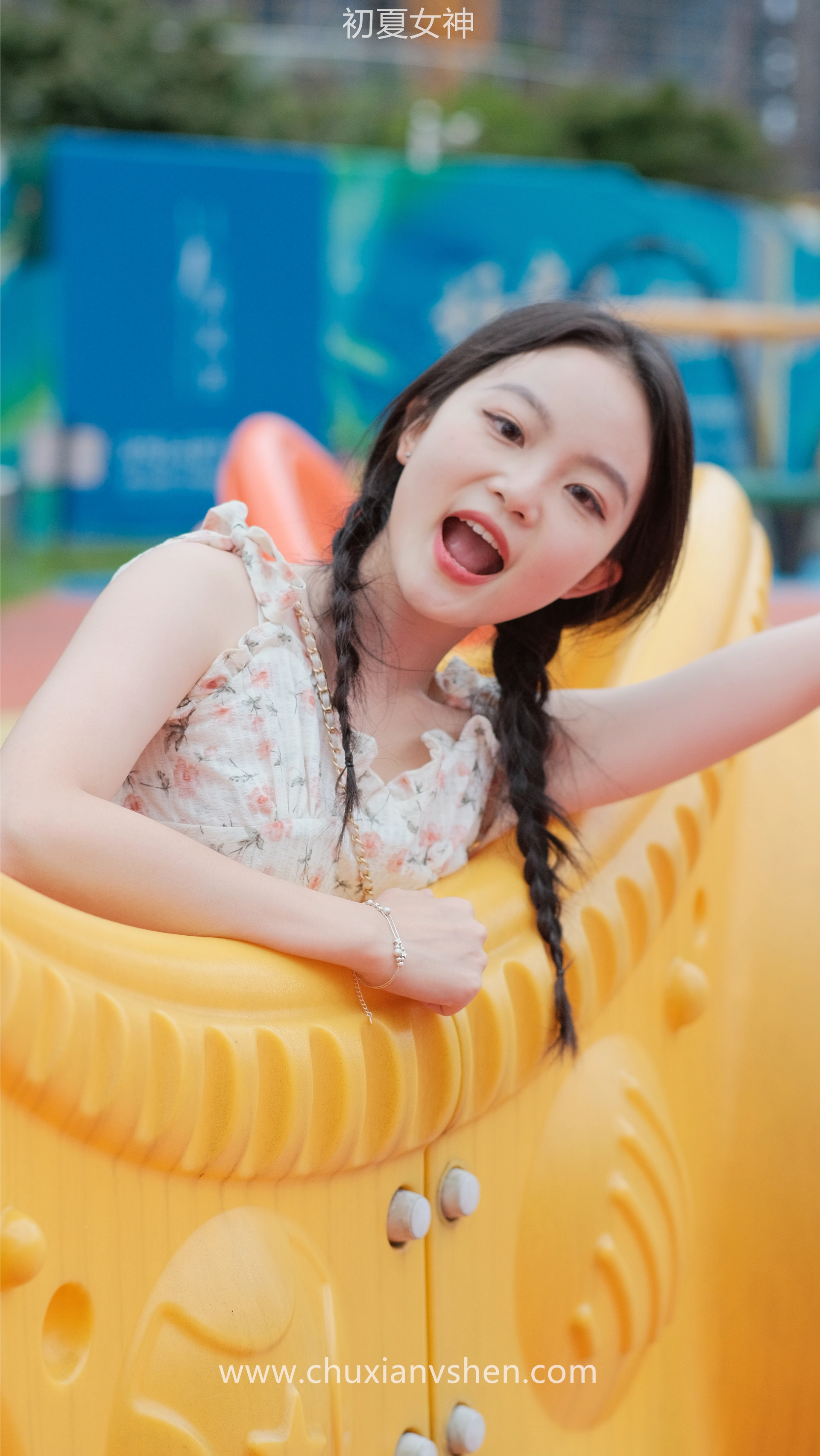 初夏女神 NO.050 双双 公园游玩[221P+1V／7.29GB]