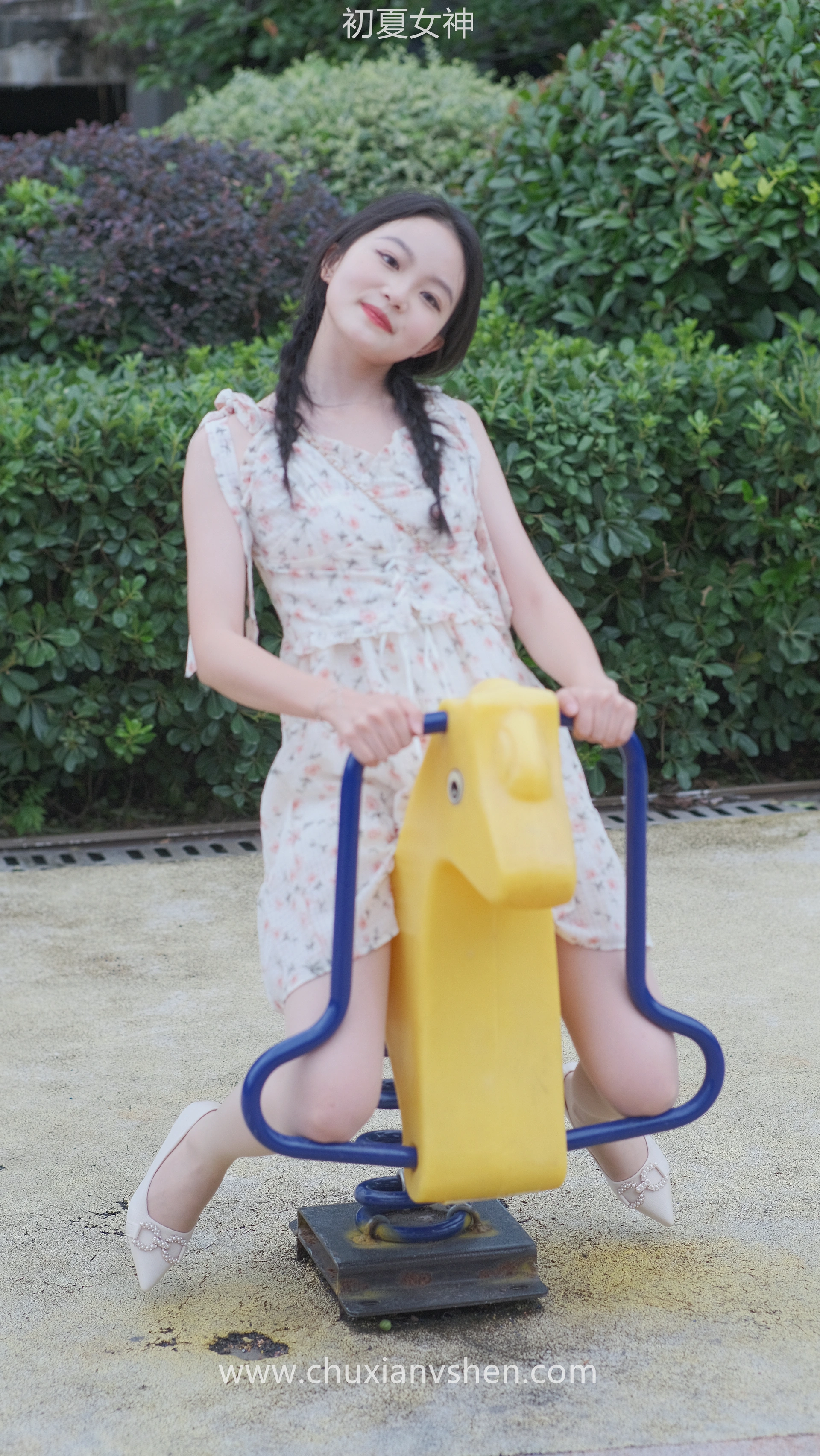 初夏女神 NO.050 双双 公园游玩[221P+1V／7.29GB]