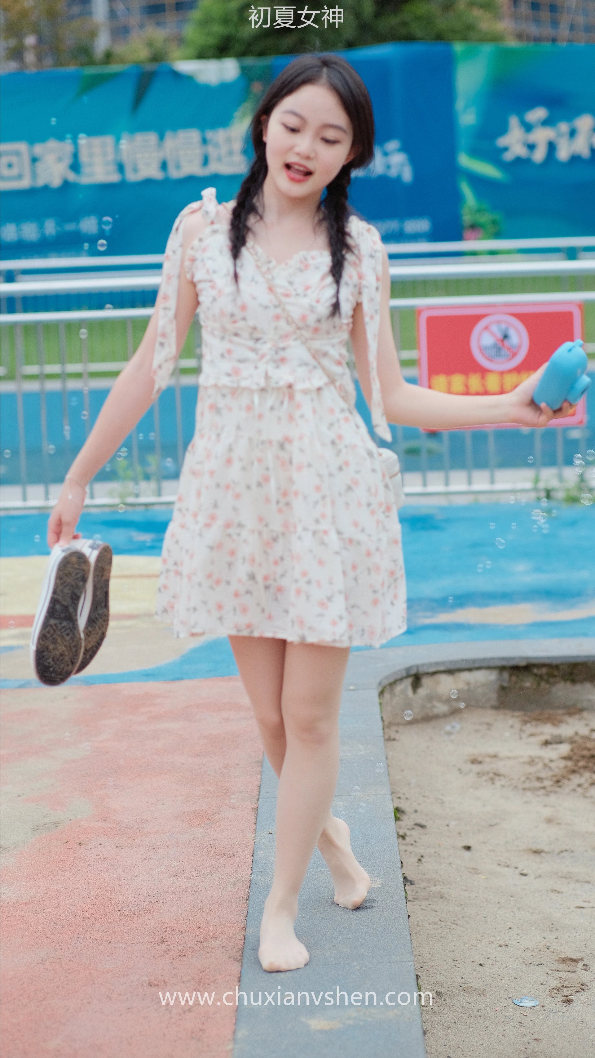 初夏女神 NO.050 双双 公园游玩[221P+1V／7.29GB]