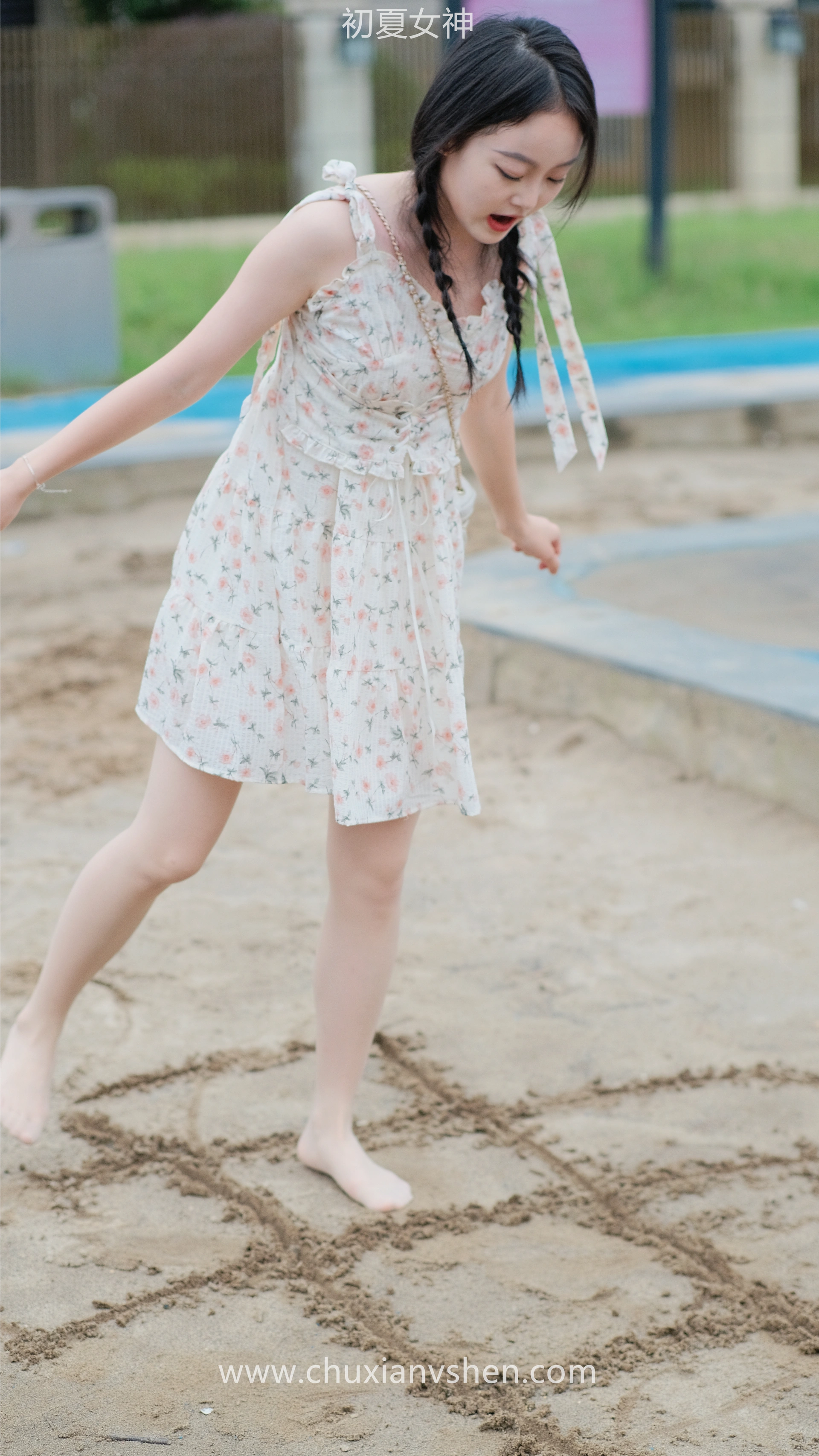 初夏女神 NO.050 双双 公园游玩[221P+1V／7.29GB]