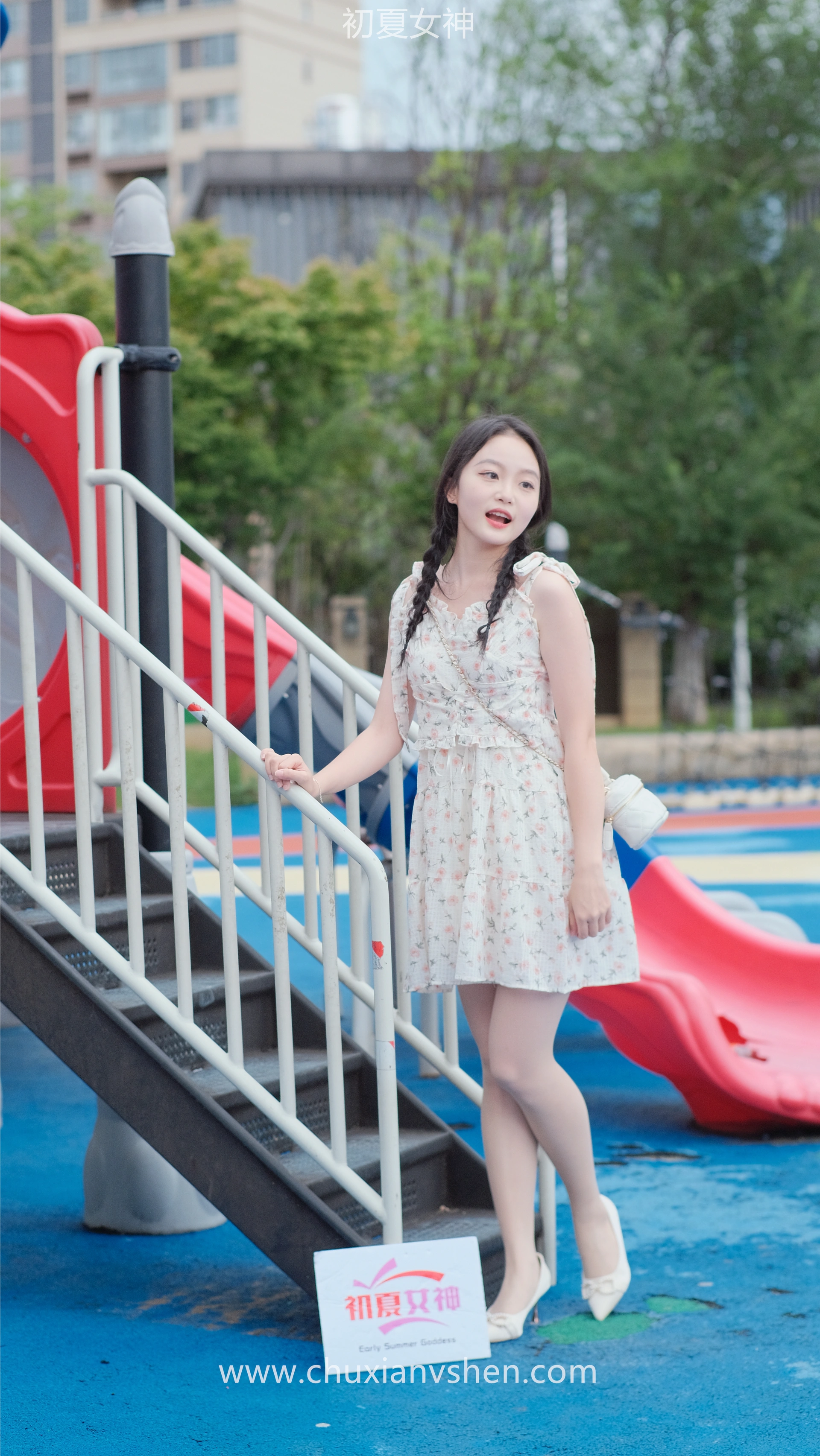 初夏女神 NO.050 双双 公园游玩[221P+1V／7.29GB]