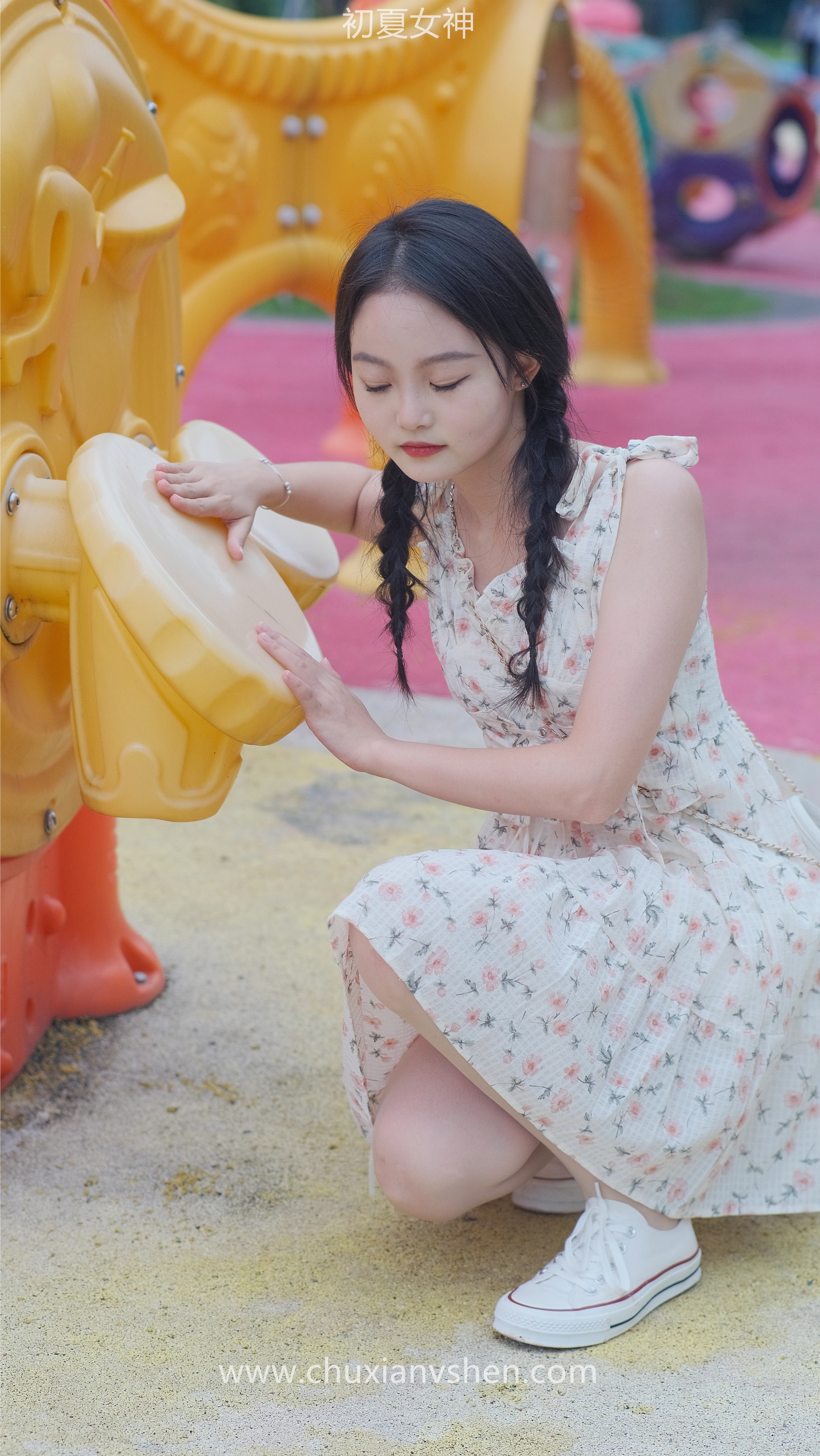 初夏女神 NO.050 双双 公园游玩[221P+1V／7.29GB]