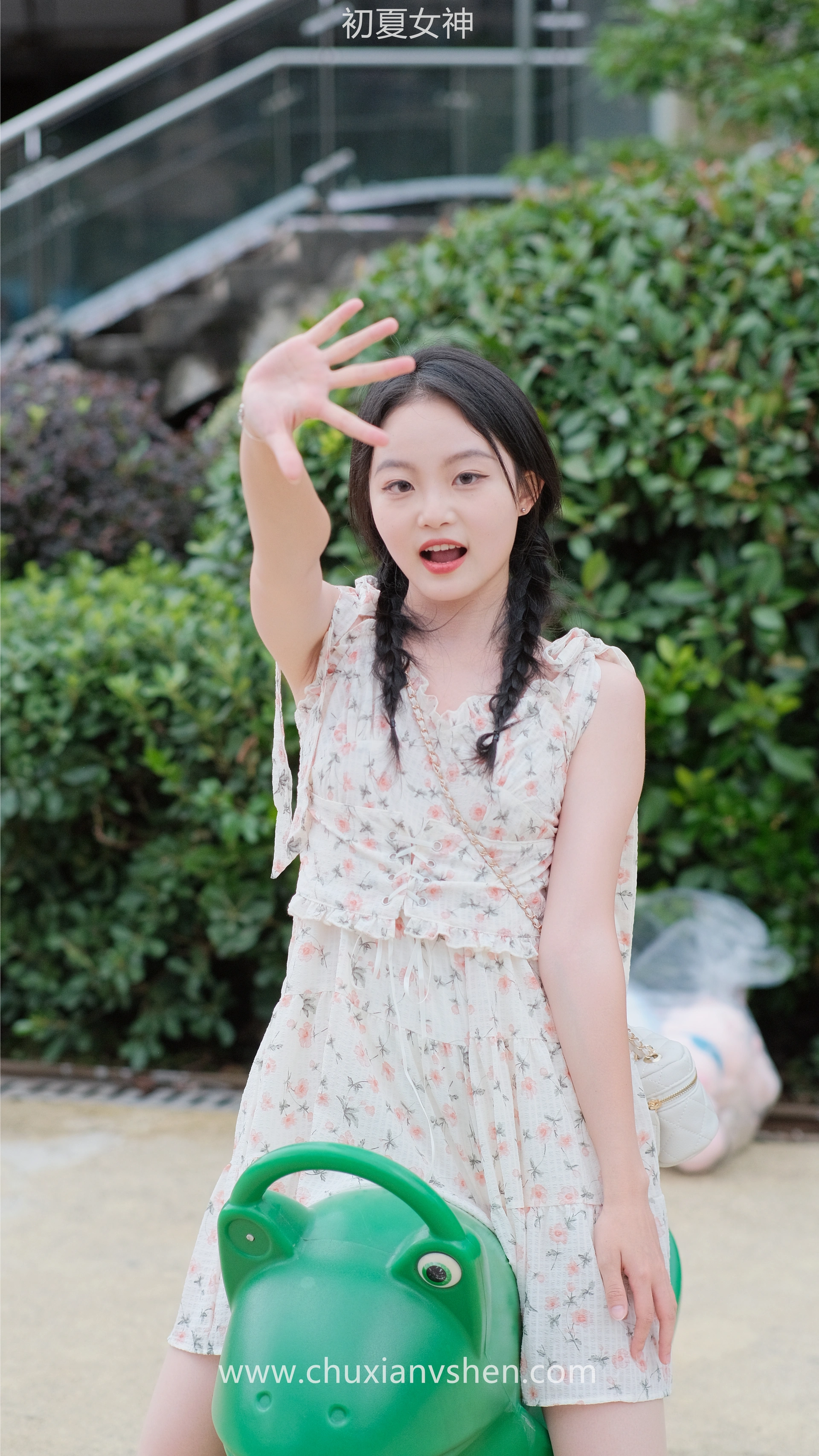 初夏女神 NO.050 双双 公园游玩[221P+1V／7.29GB]
