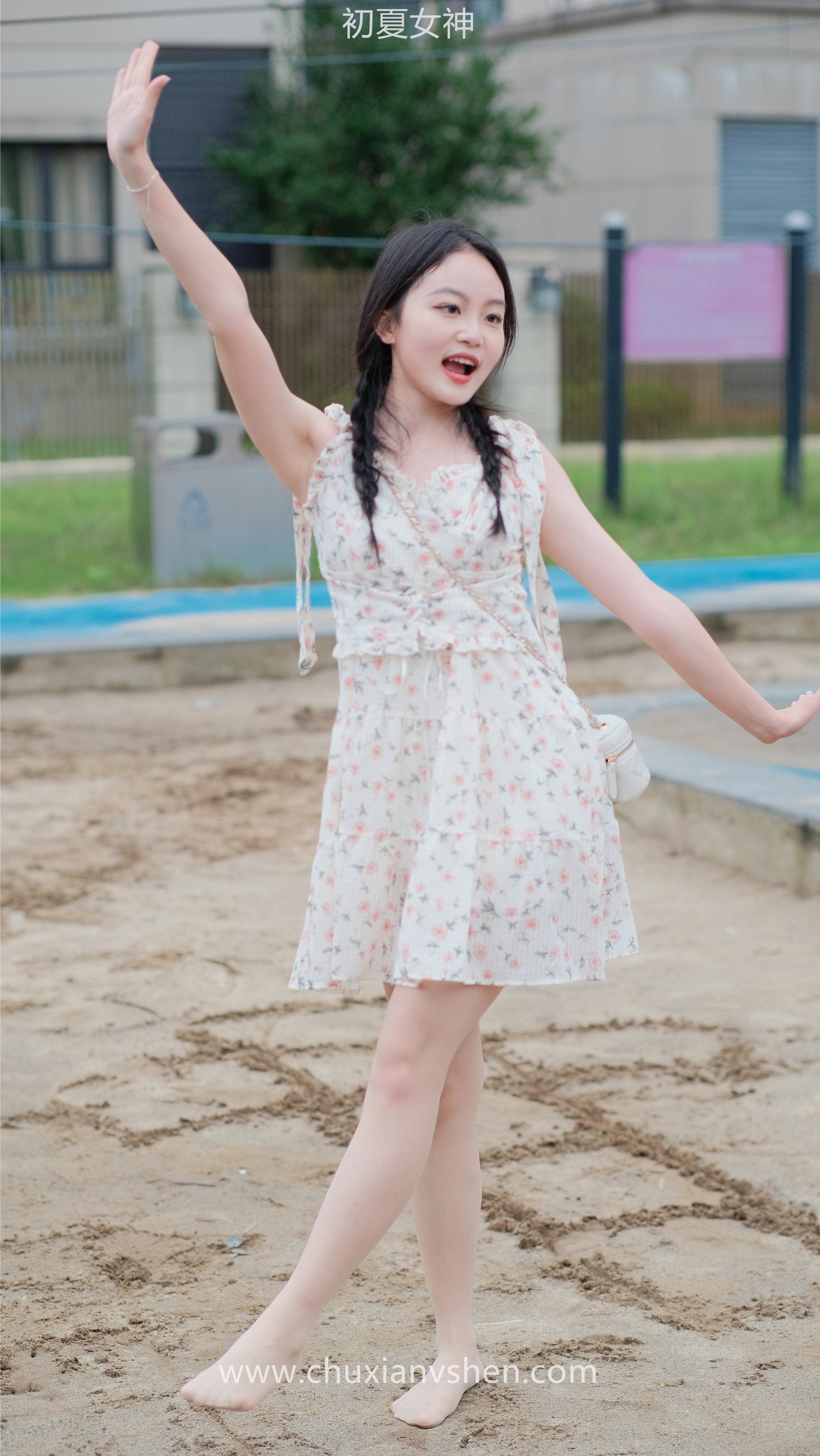 初夏女神 NO.050 双双 公园游玩[221P+1V／7.29GB]