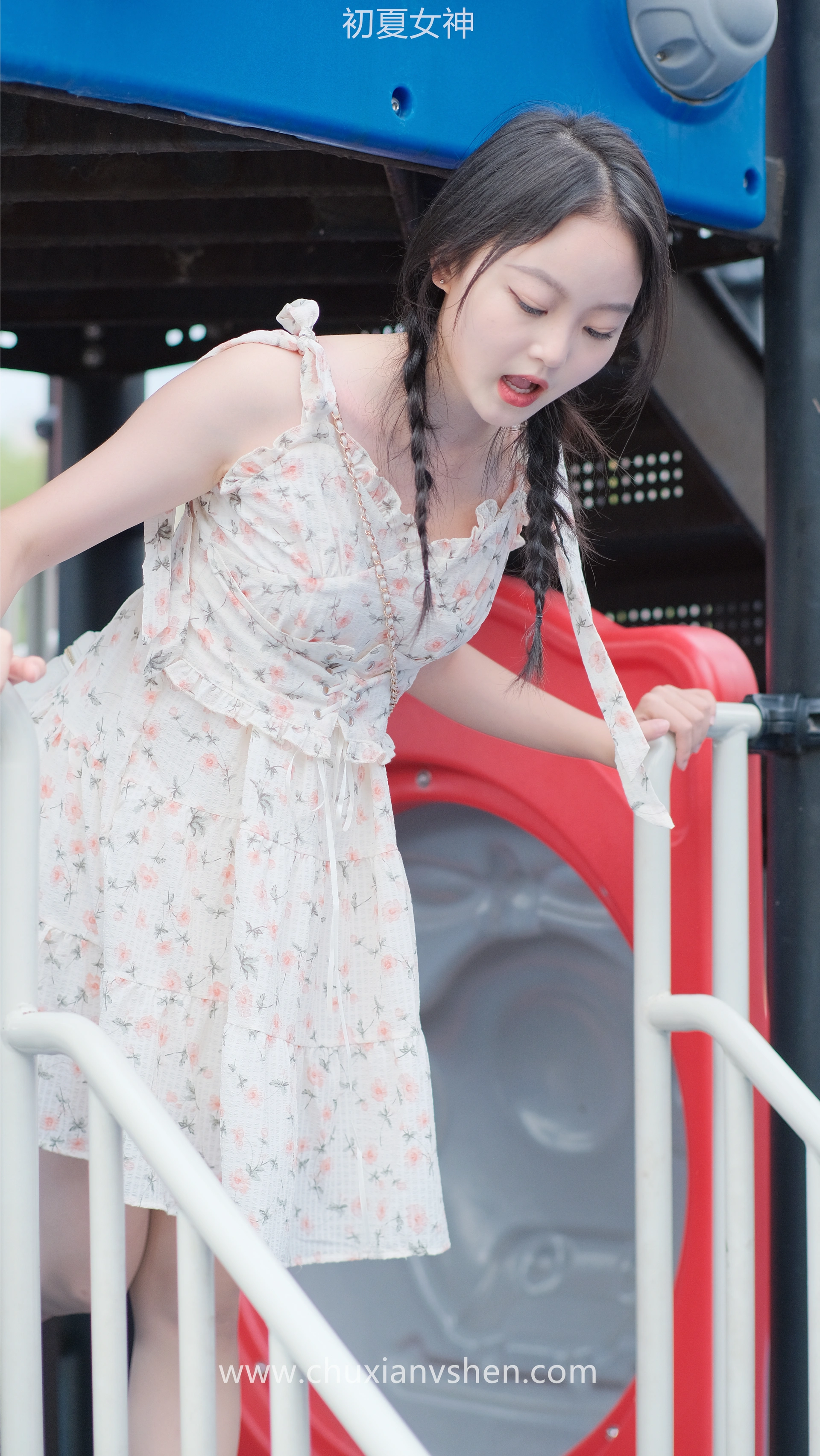 初夏女神 NO.050 双双 公园游玩[221P+1V／7.29GB]
