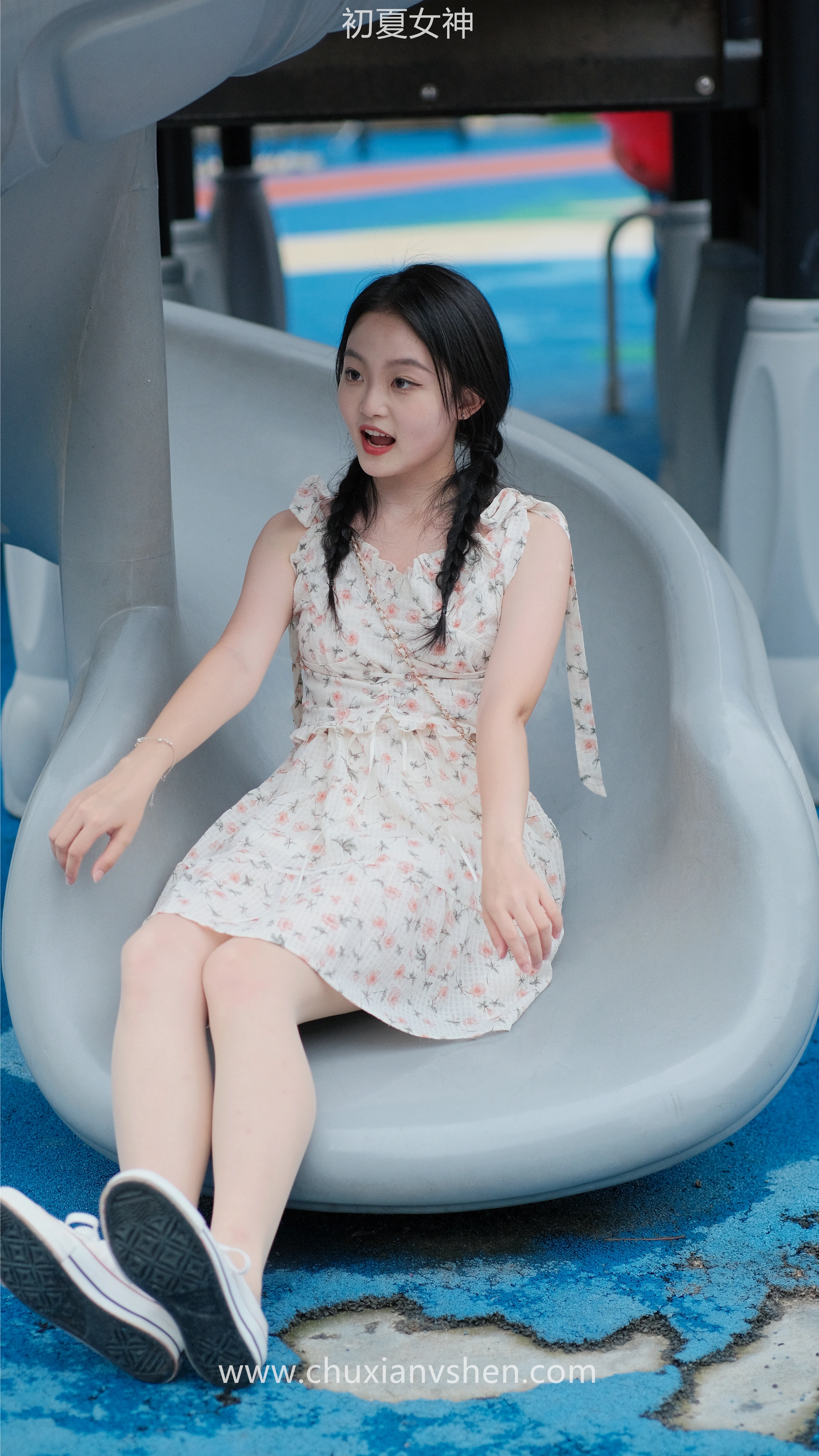 初夏女神 NO.050 双双 公园游玩[221P+1V／7.29GB]