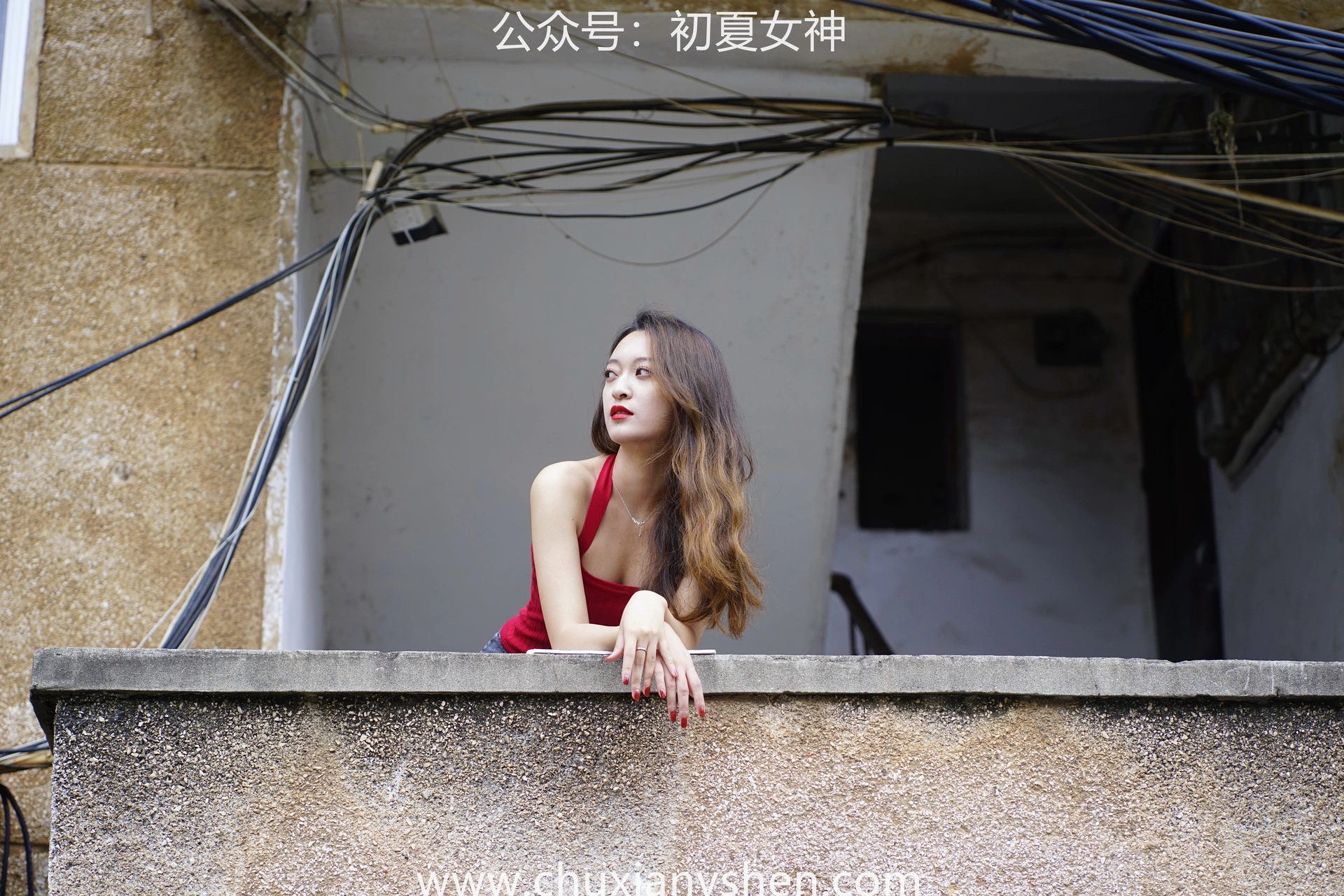初夏女神 NO.045 依依 复古街头[130P+1V／4.44GB]