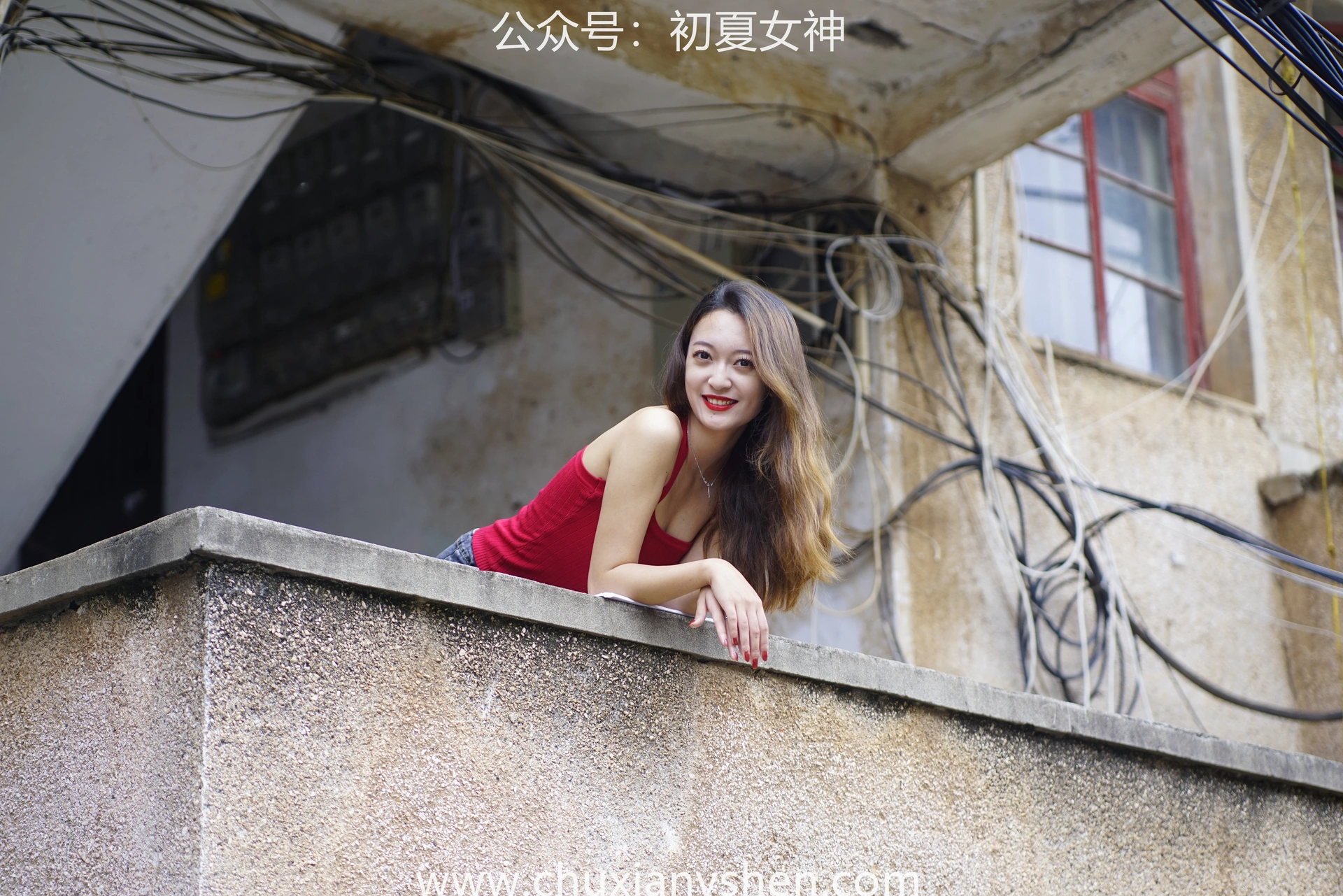初夏女神 NO.045 依依 复古街头[130P+1V／4.44GB]