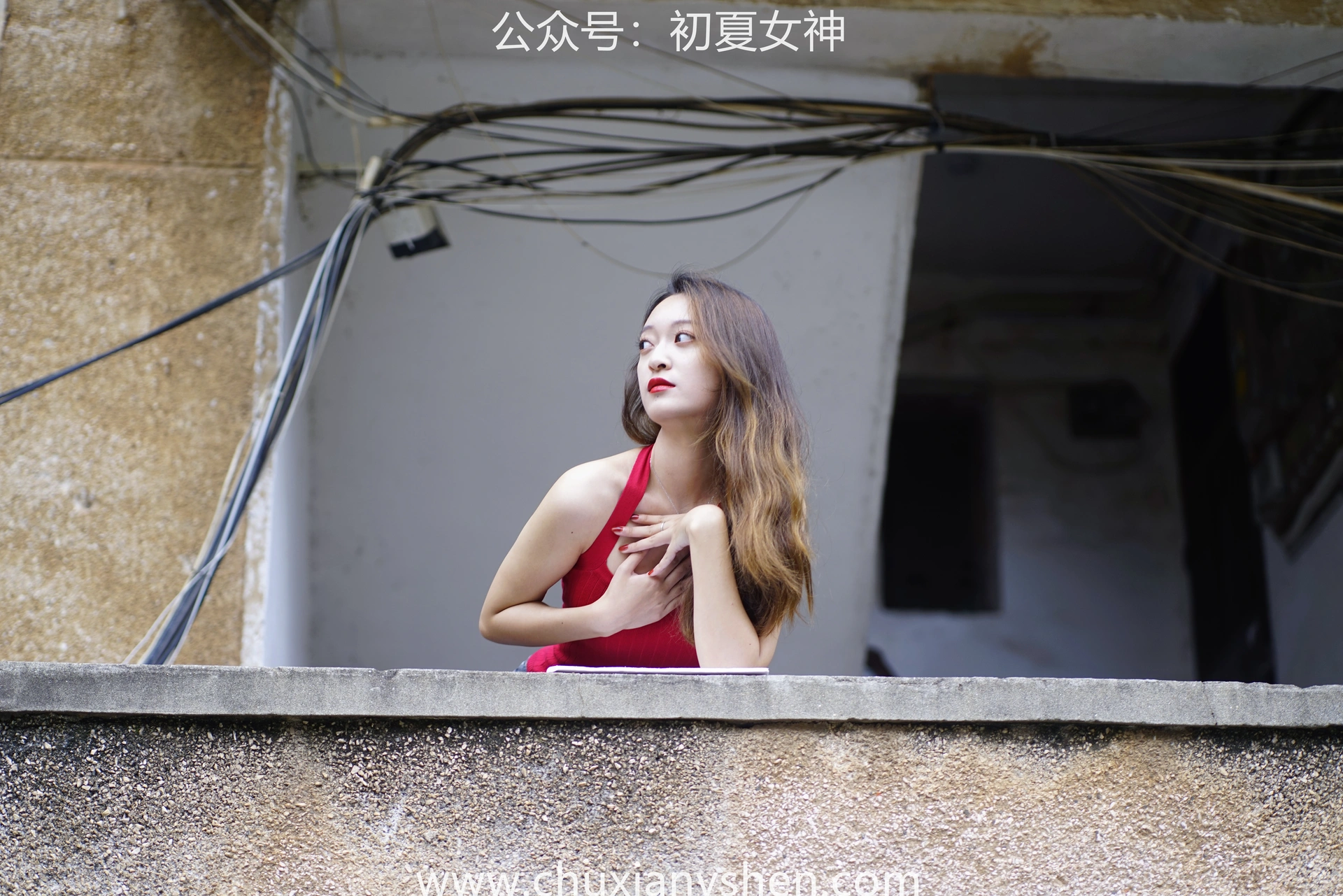 初夏女神 NO.045 依依 复古街头[130P+1V／4.44GB]
