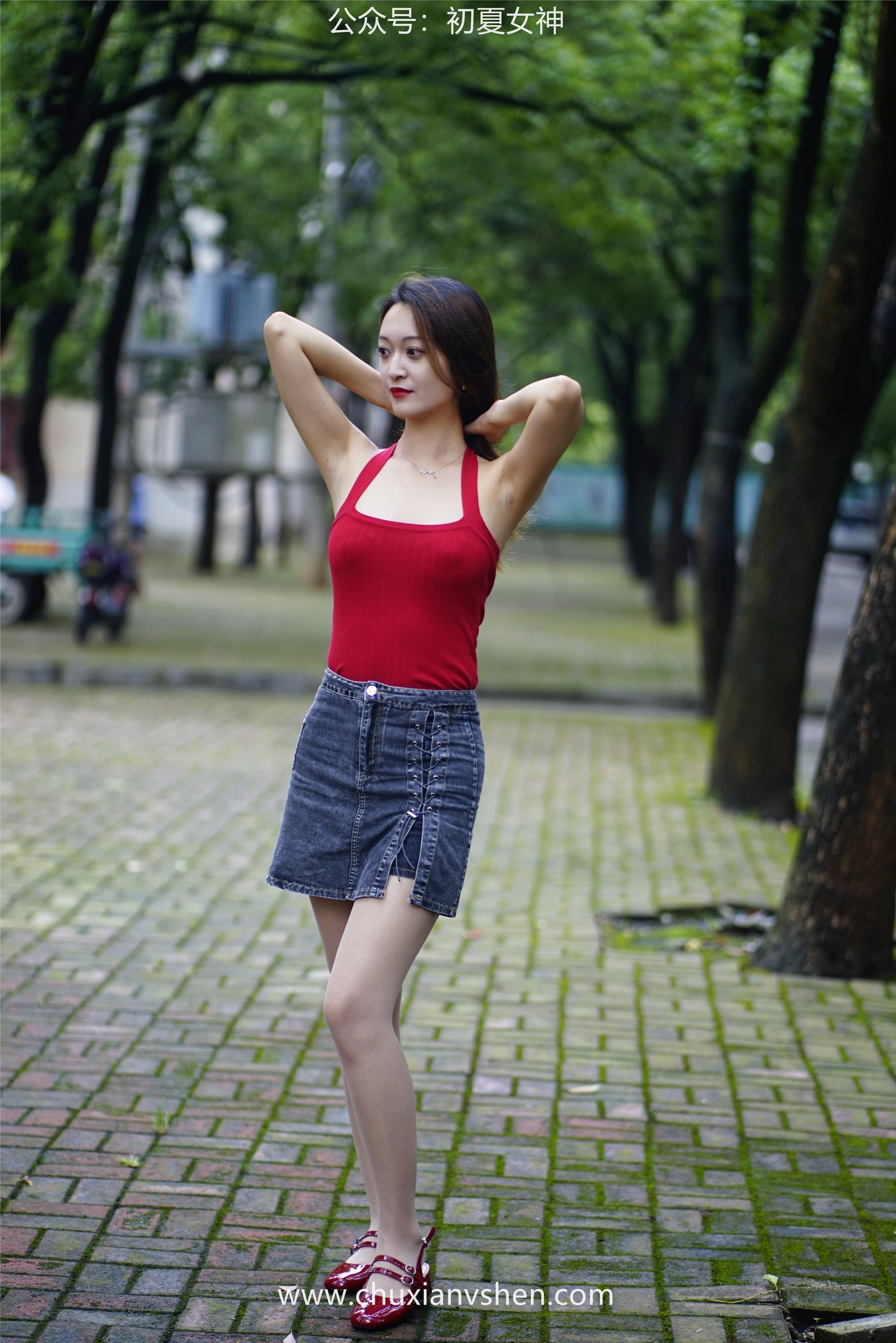 初夏女神 NO.045 依依 复古街头[130P+1V／4.44GB]