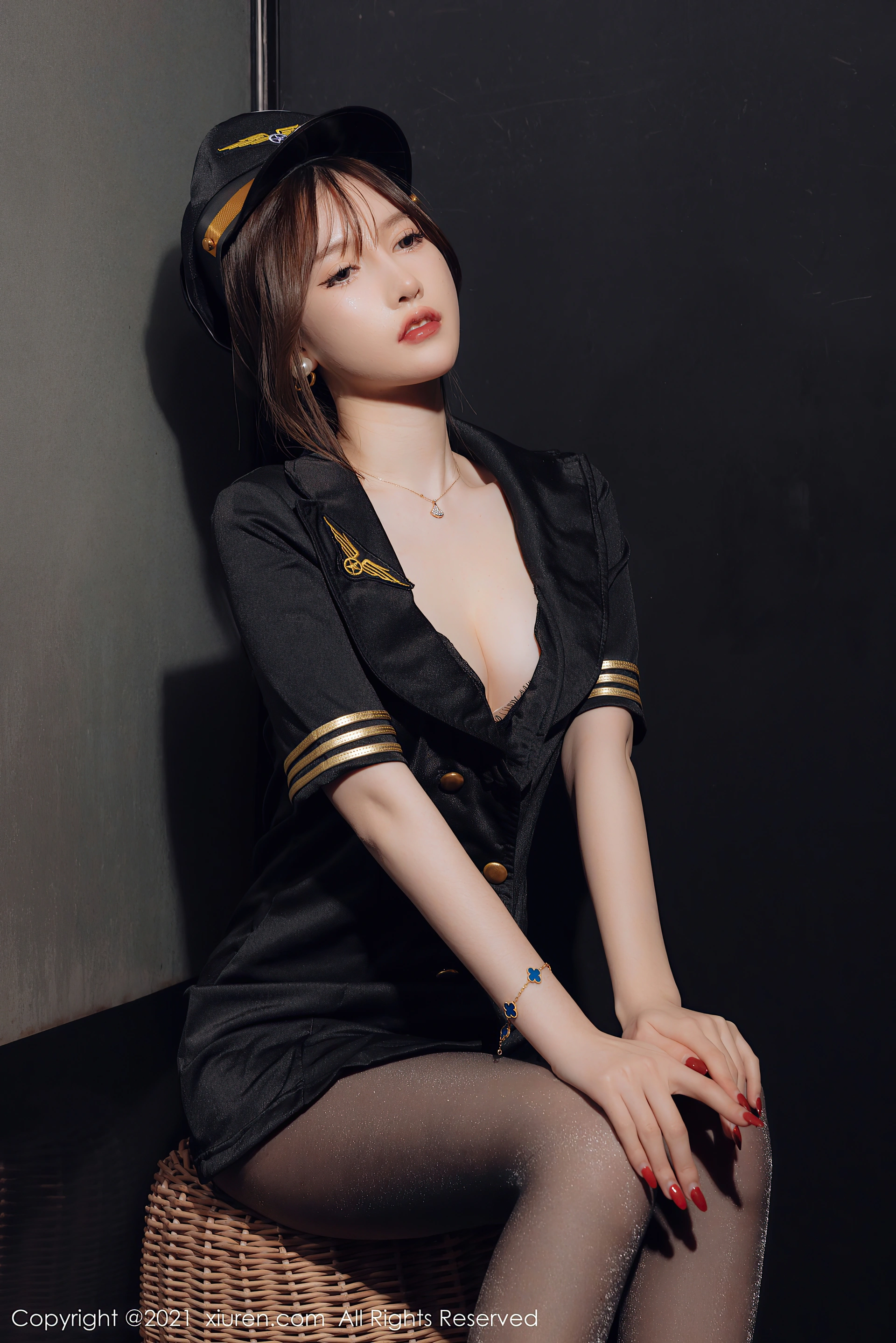 XiuRen秀人网 2021.12.17 No.4355 美桃酱 黑丝美腿[64+1P 697MB]