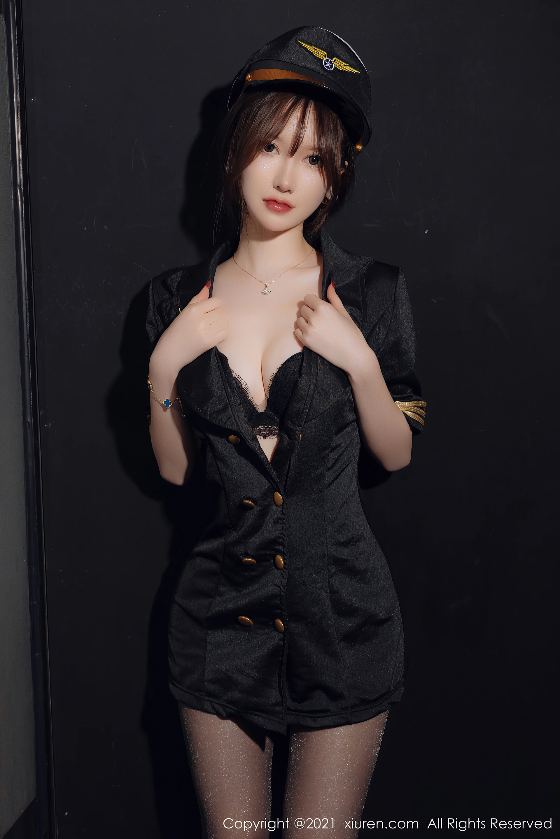 XiuRen秀人网 2021.12.17 No.4355 美桃酱 黑丝美腿[64+1P 697MB]