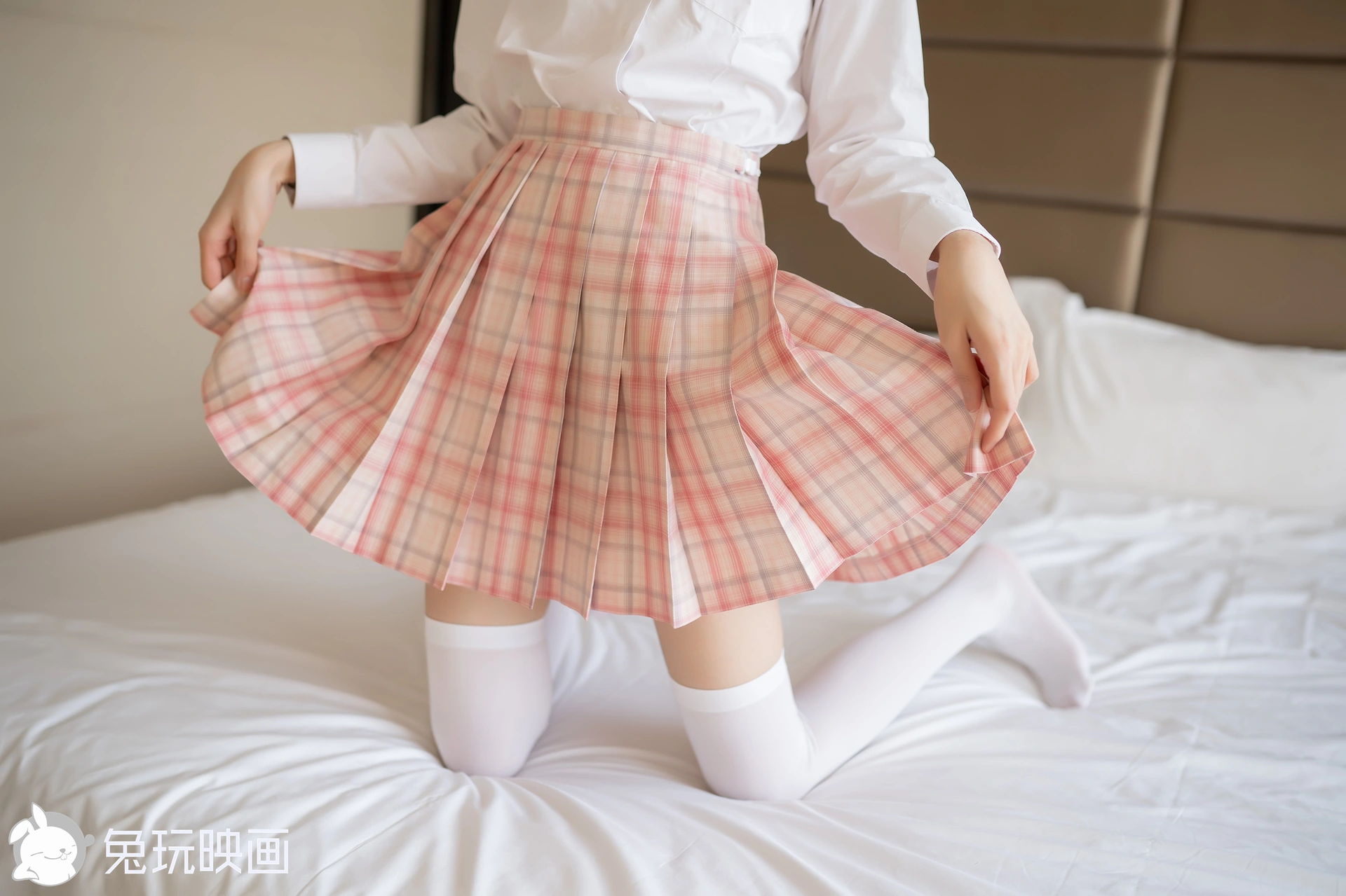 C35.002 粉色格裙 [40P-72MB]