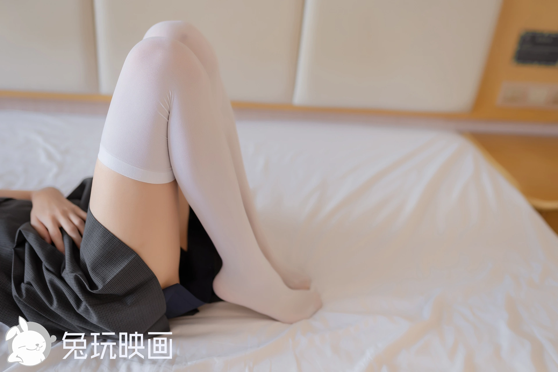 C33.008 制服裙白丝 [40P-75MB]