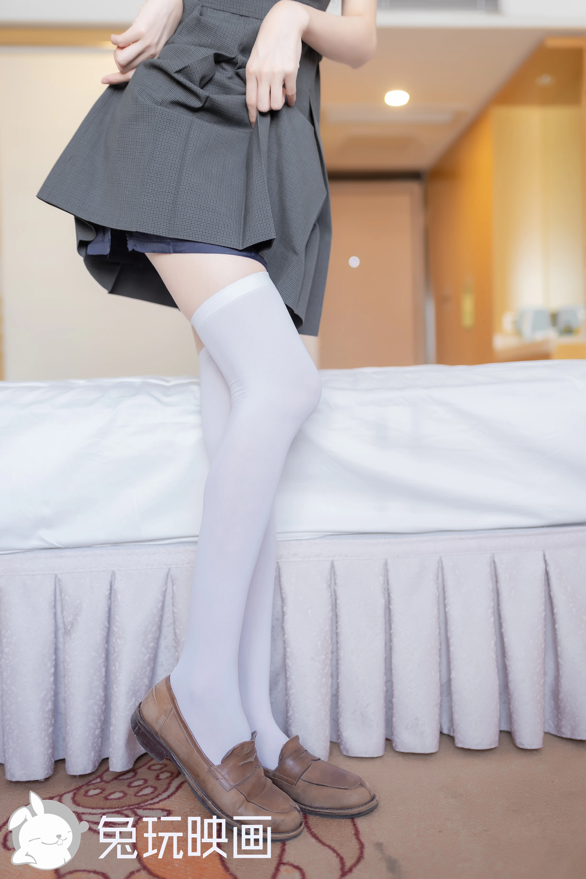 C33.008 制服裙白丝 [40P-75MB]