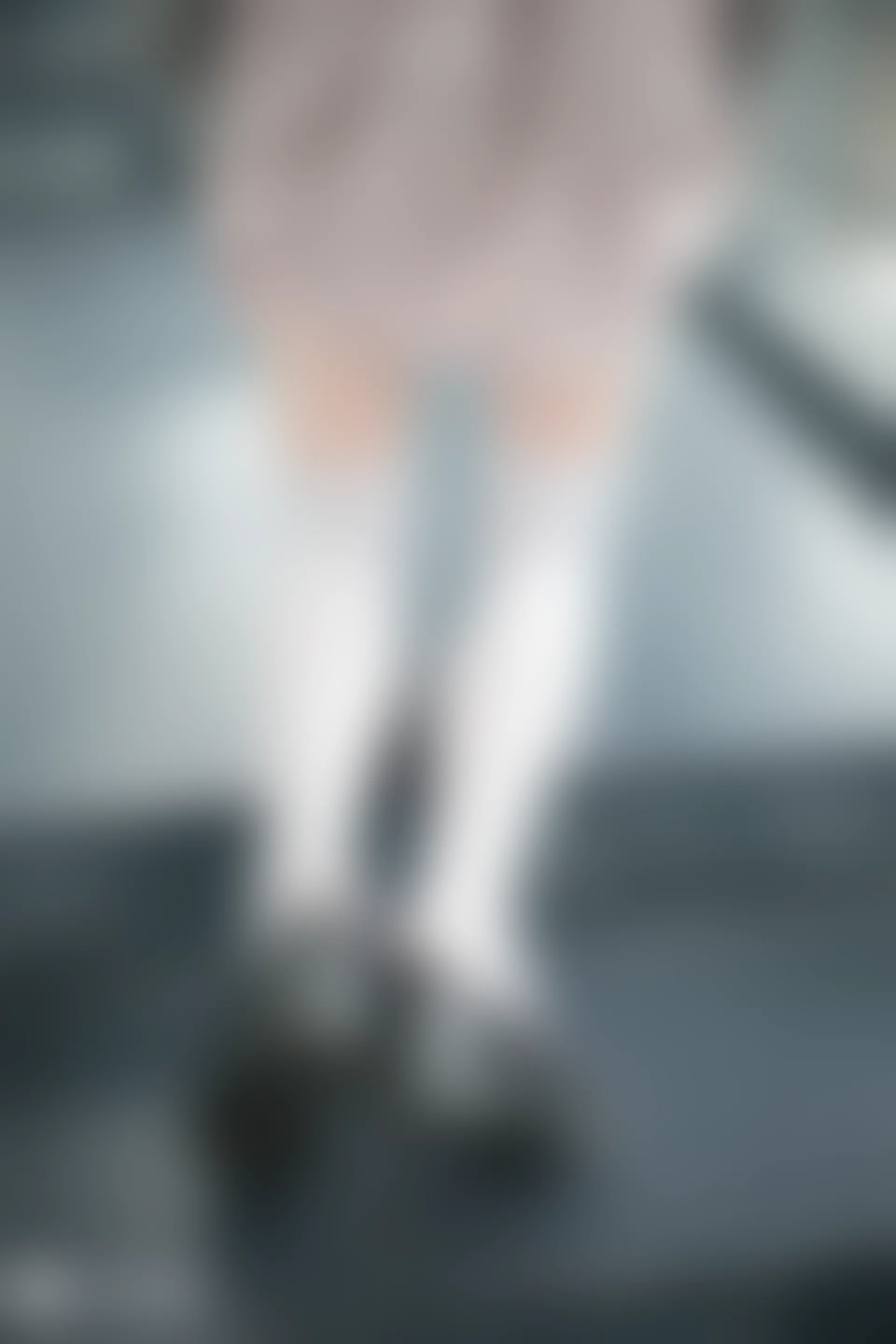 C09.004 楼梯上的萝莉白丝 [42P-102MB]