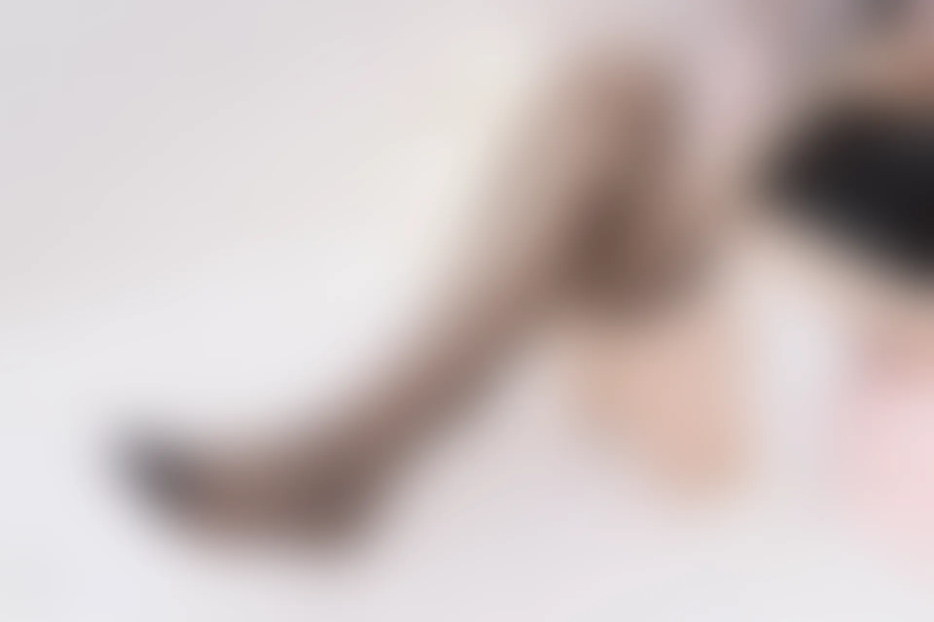 C09.003 黑丝白裙 [40P-254MB]