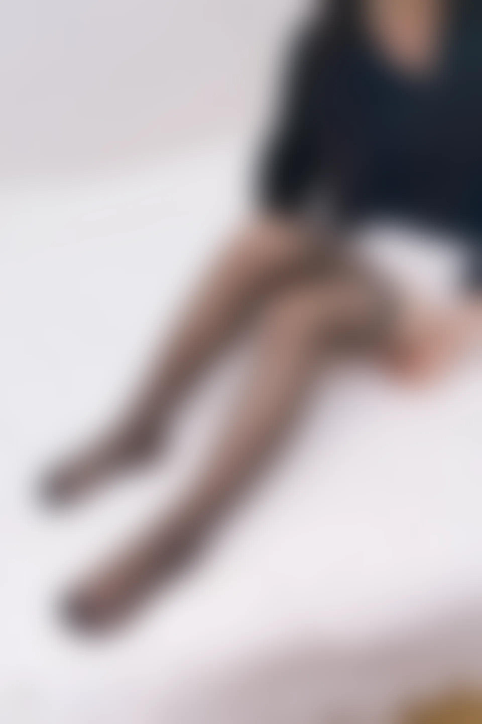C09.003 黑丝白裙 [40P-254MB]