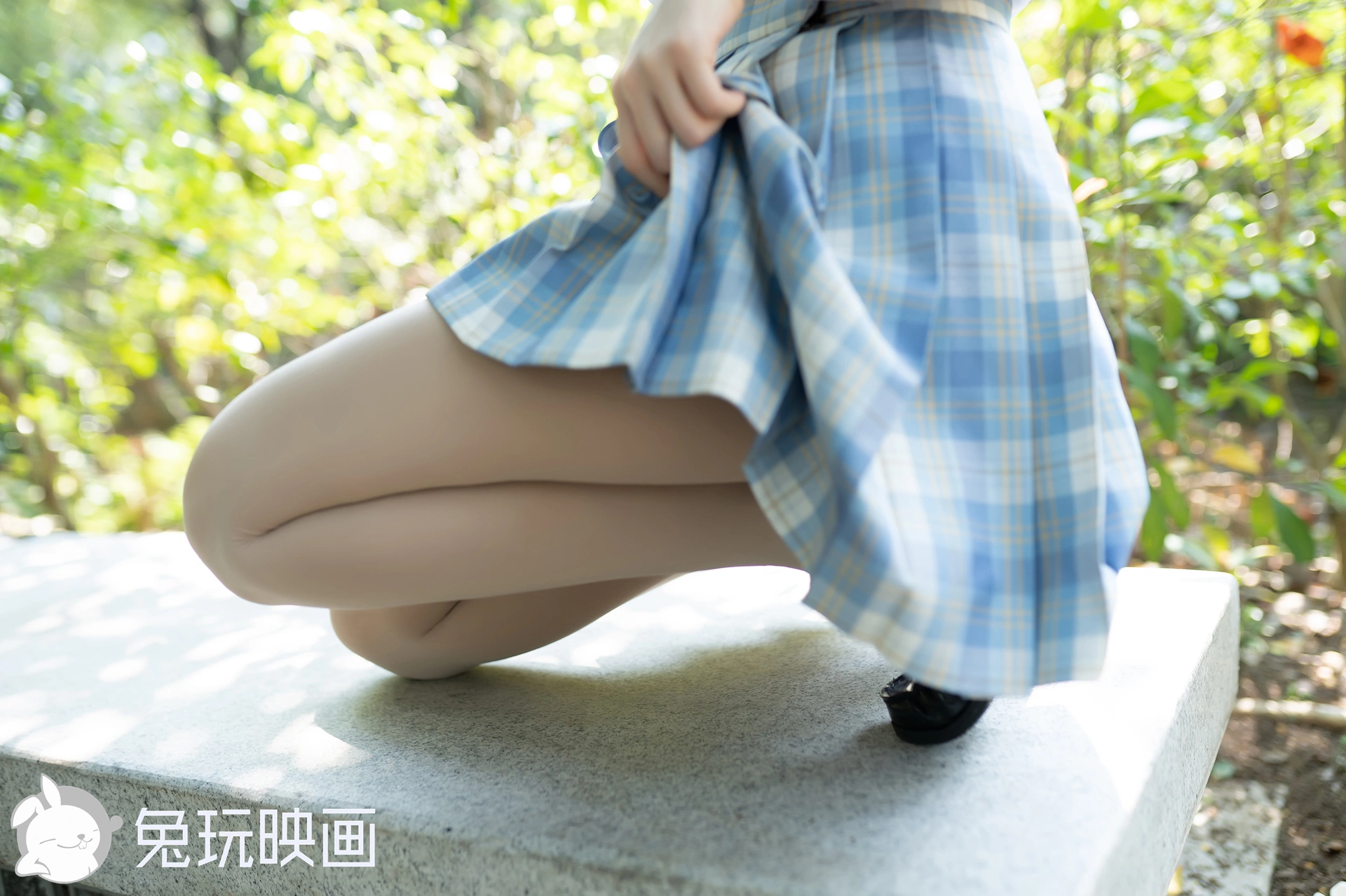 D59.004 兔玩映画 树荫下的制服烧酒 [40P-114MB]