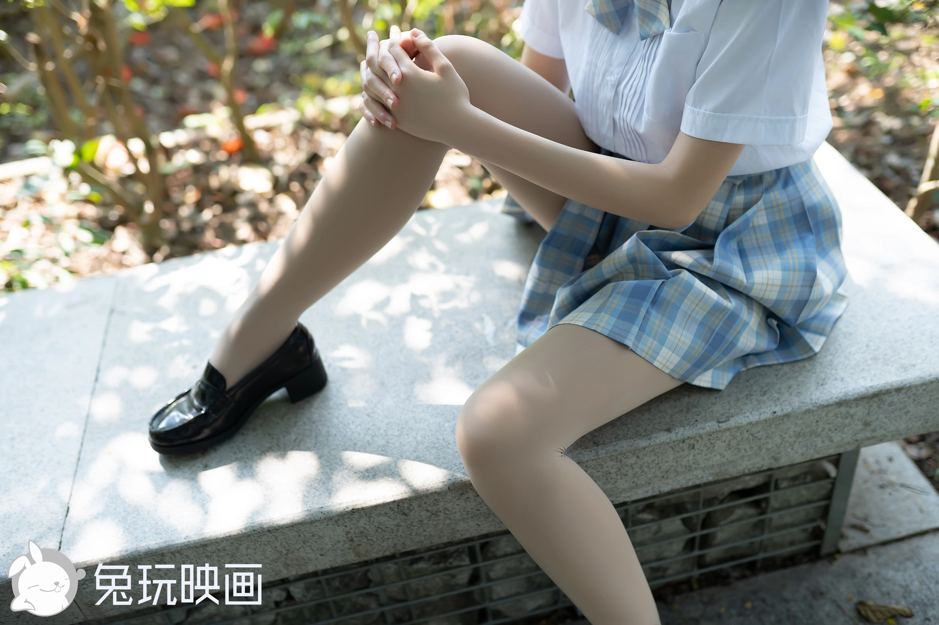 D59.004 兔玩映画 树荫下的制服烧酒 [40P-114MB]