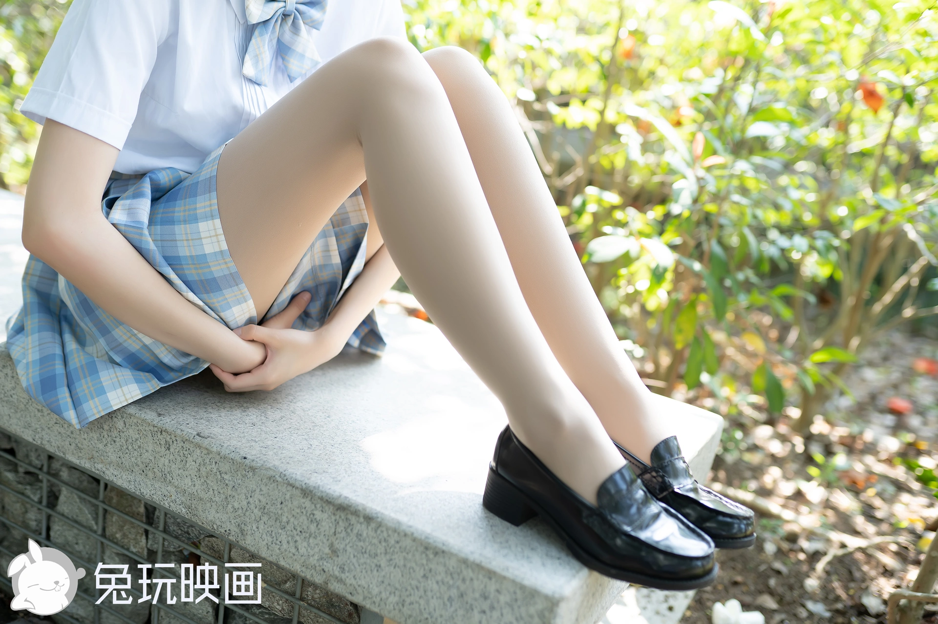 D59.004 兔玩映画 树荫下的制服烧酒 [40P-114MB]