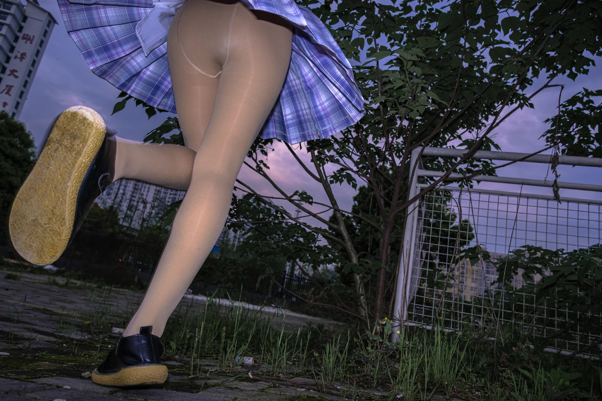 森萝财团 月下-01 小夜 双马尾JK肉丝 300D 真空 [76P-988MB]