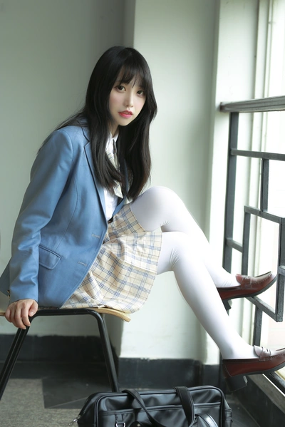 C09.003 黑丝白裙 [40P-254MB]