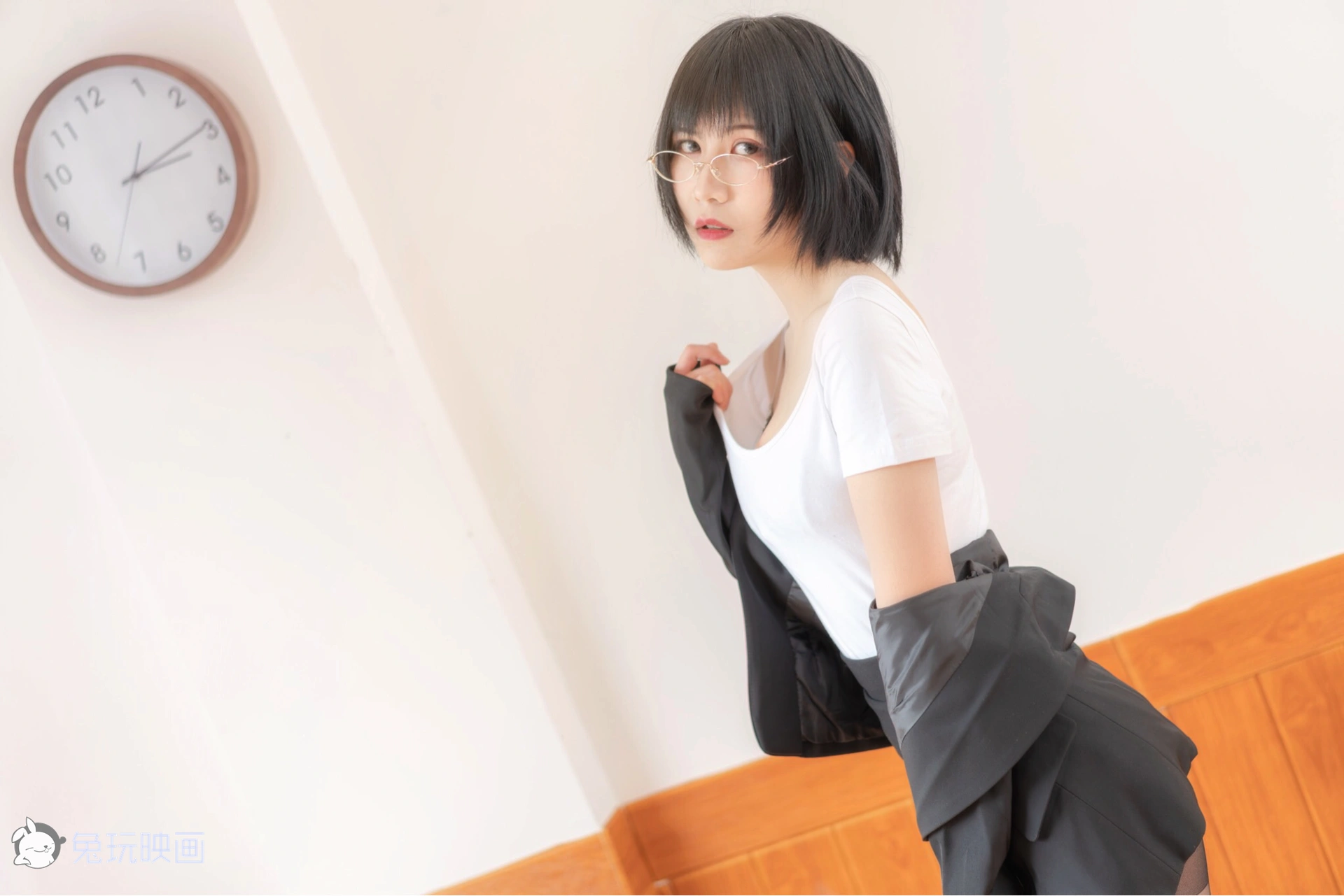 C02.003 短发也可以很性感 [53P-63MB]