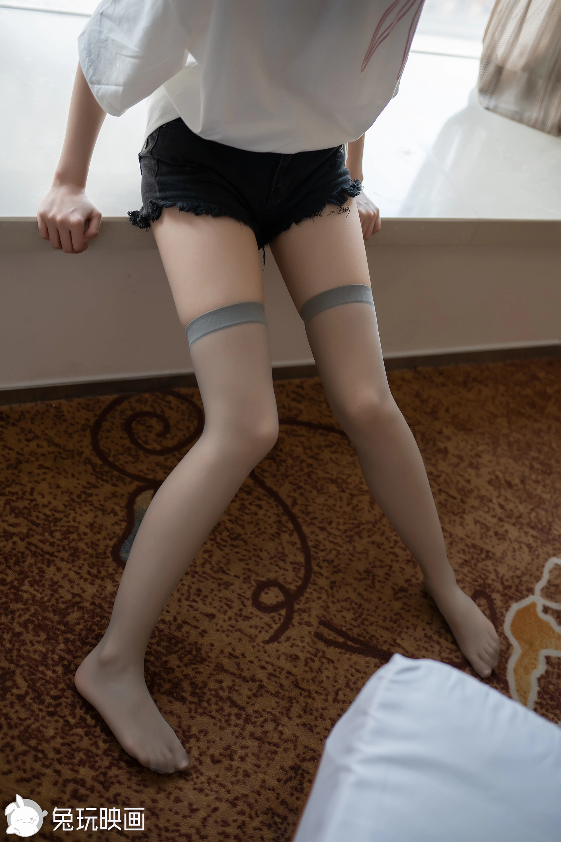 C41.002 短裤灰色丝袜 [39P-67MB]