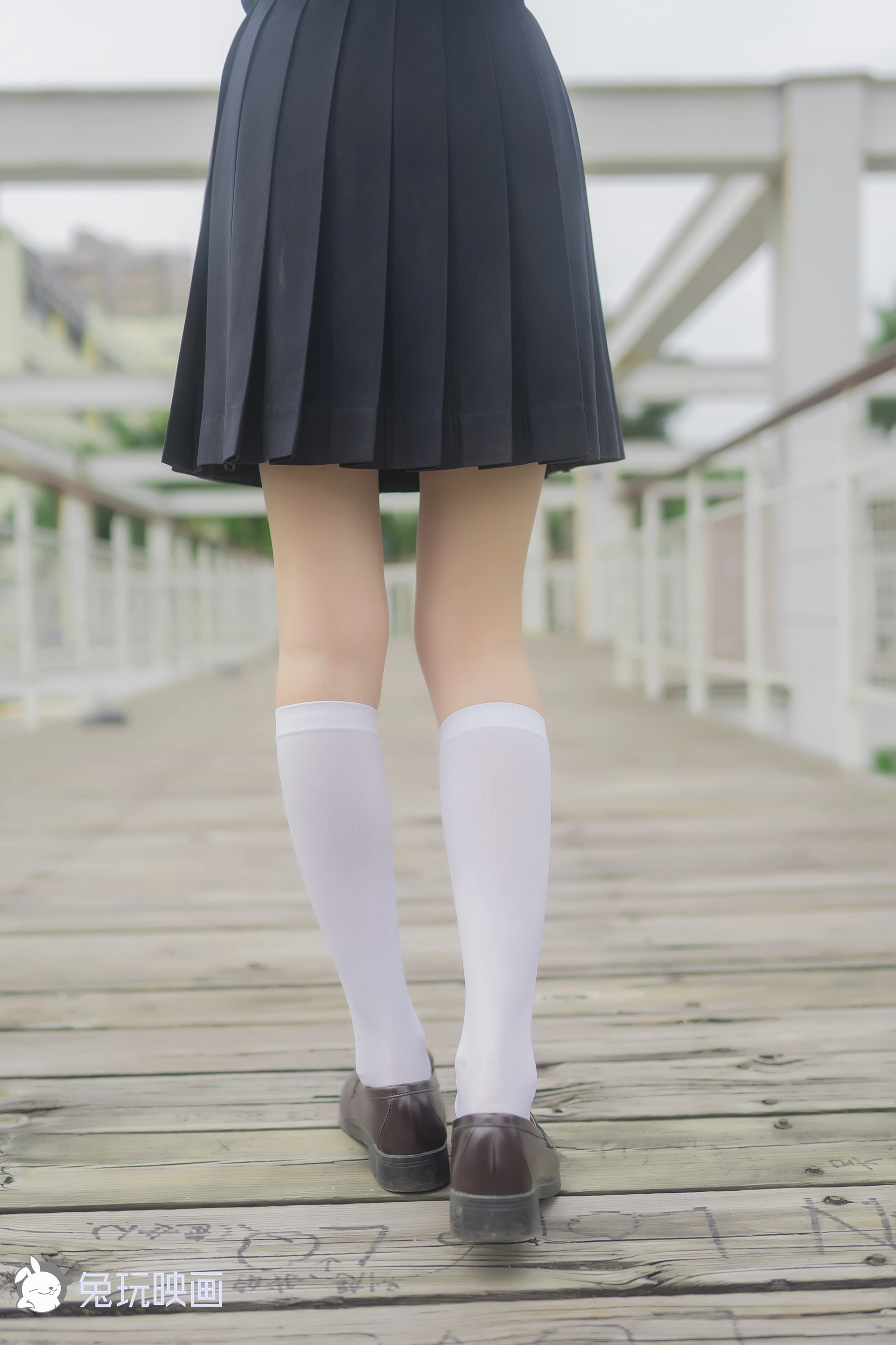 C11.007 阴天里的白丝 [40P-86MB]