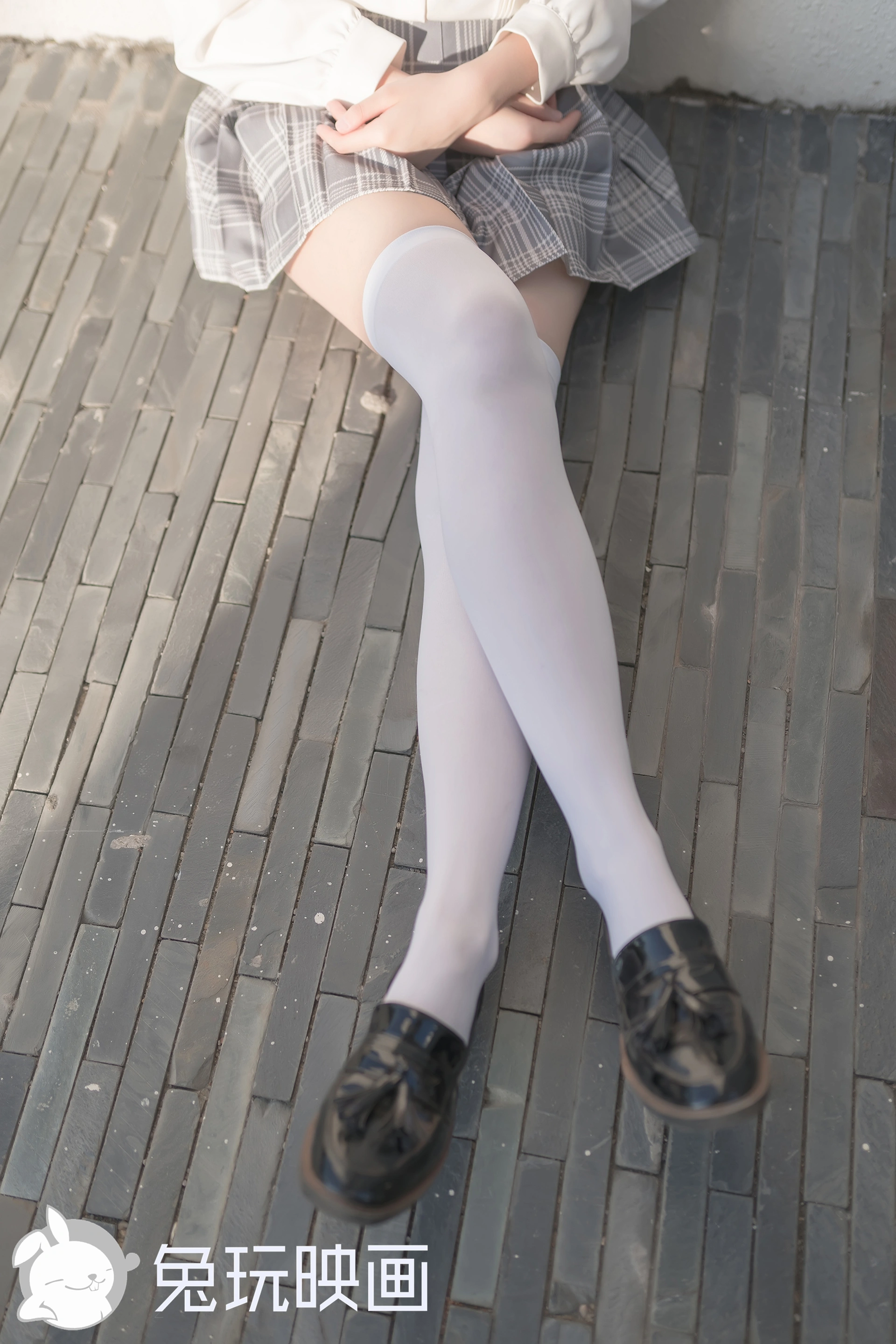 C34.002 白丝与阳光 [40P-84MB]