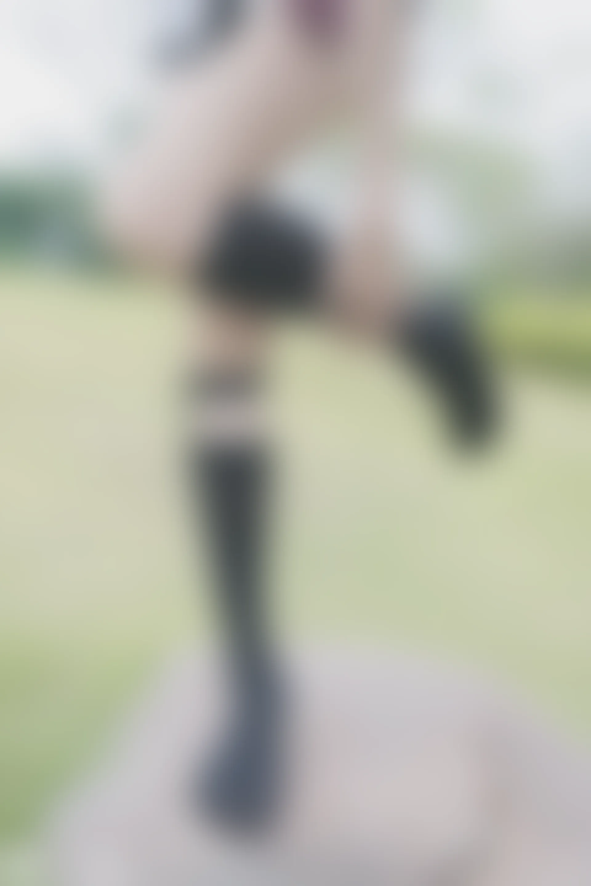 C26.002 草坪上的小细腿 [40P-116MB]
