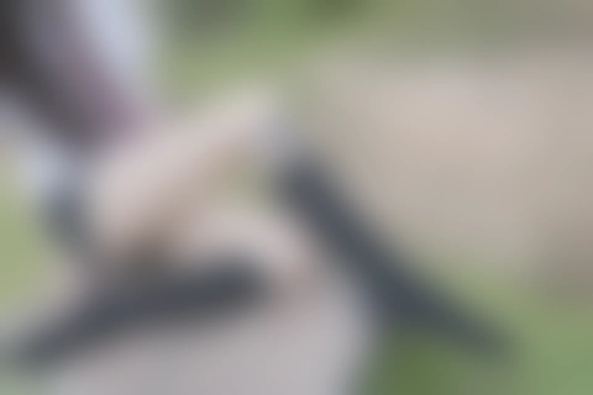 C26.002 草坪上的小细腿 [40P-116MB]